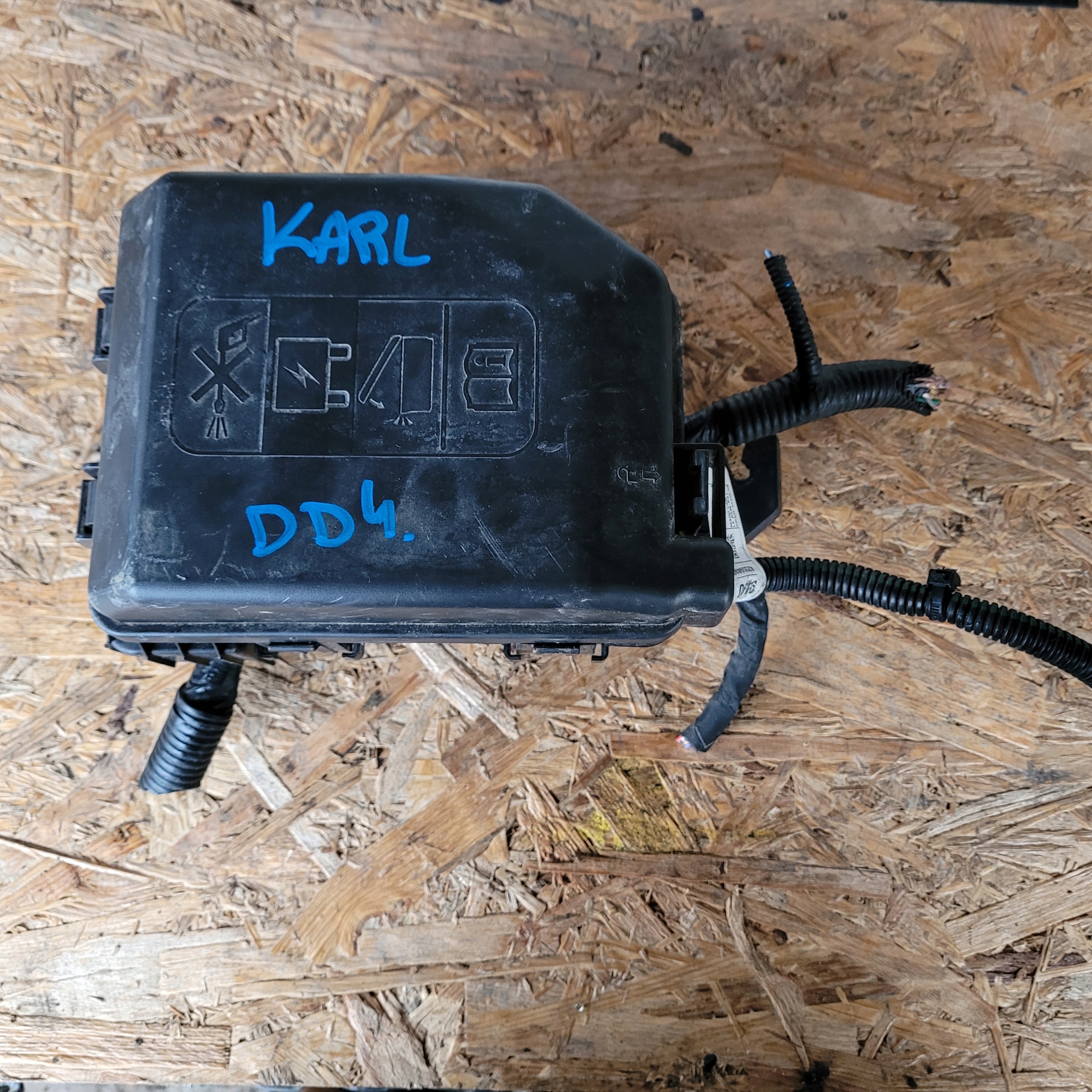 Module fusibles OPEL KARL 42559532 DD4