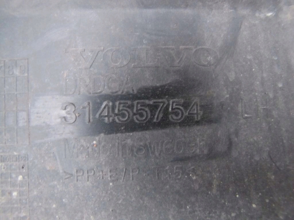 VOLVO V60 CC II - lišta nárazníku záď levá pravá