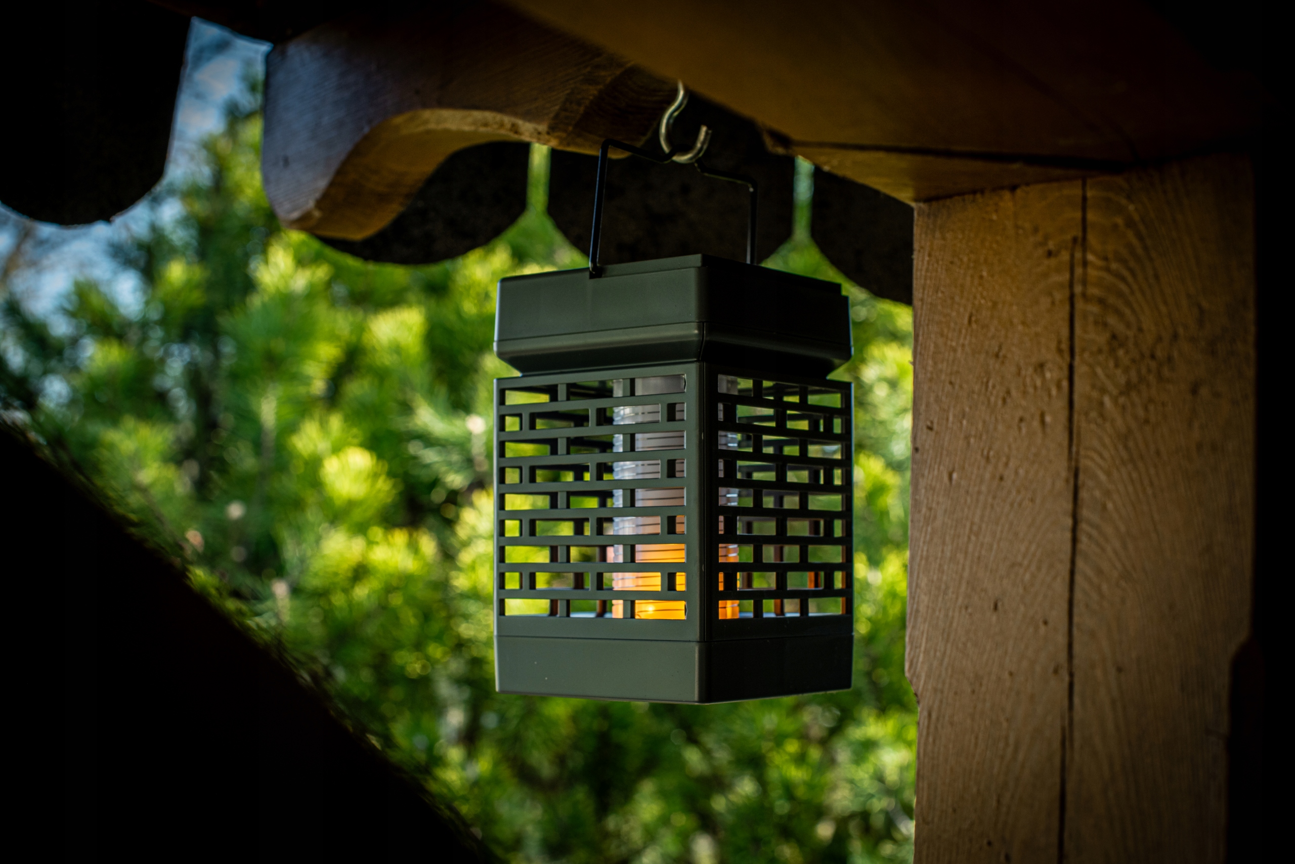 LAMPA OWADOBÓJCZA SOLARNA LATARNIA OGRODOWA LED POCHODNIA