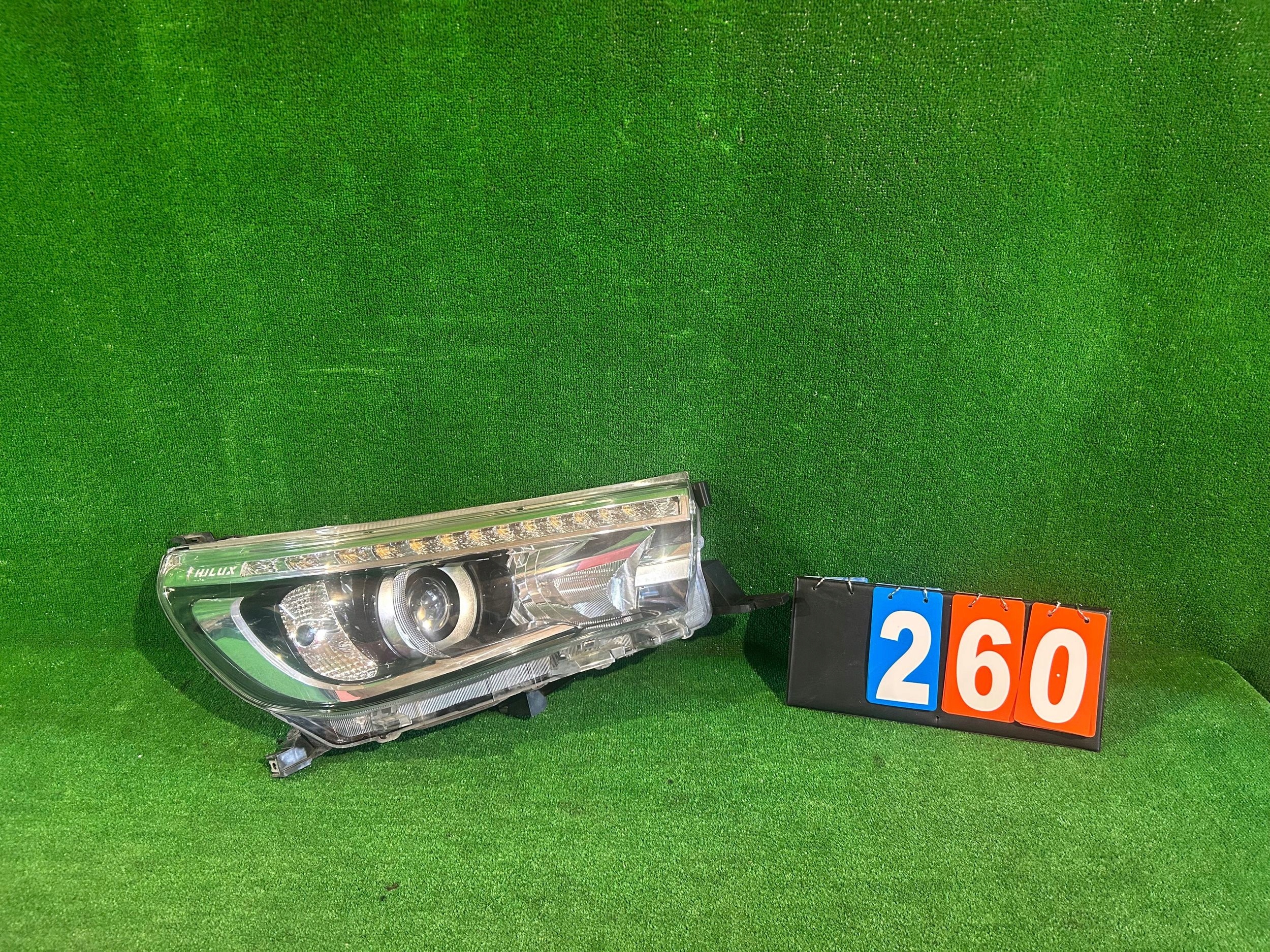 REFLEKTOR right TOYOTA HILUX VIII FULL LED nr:260