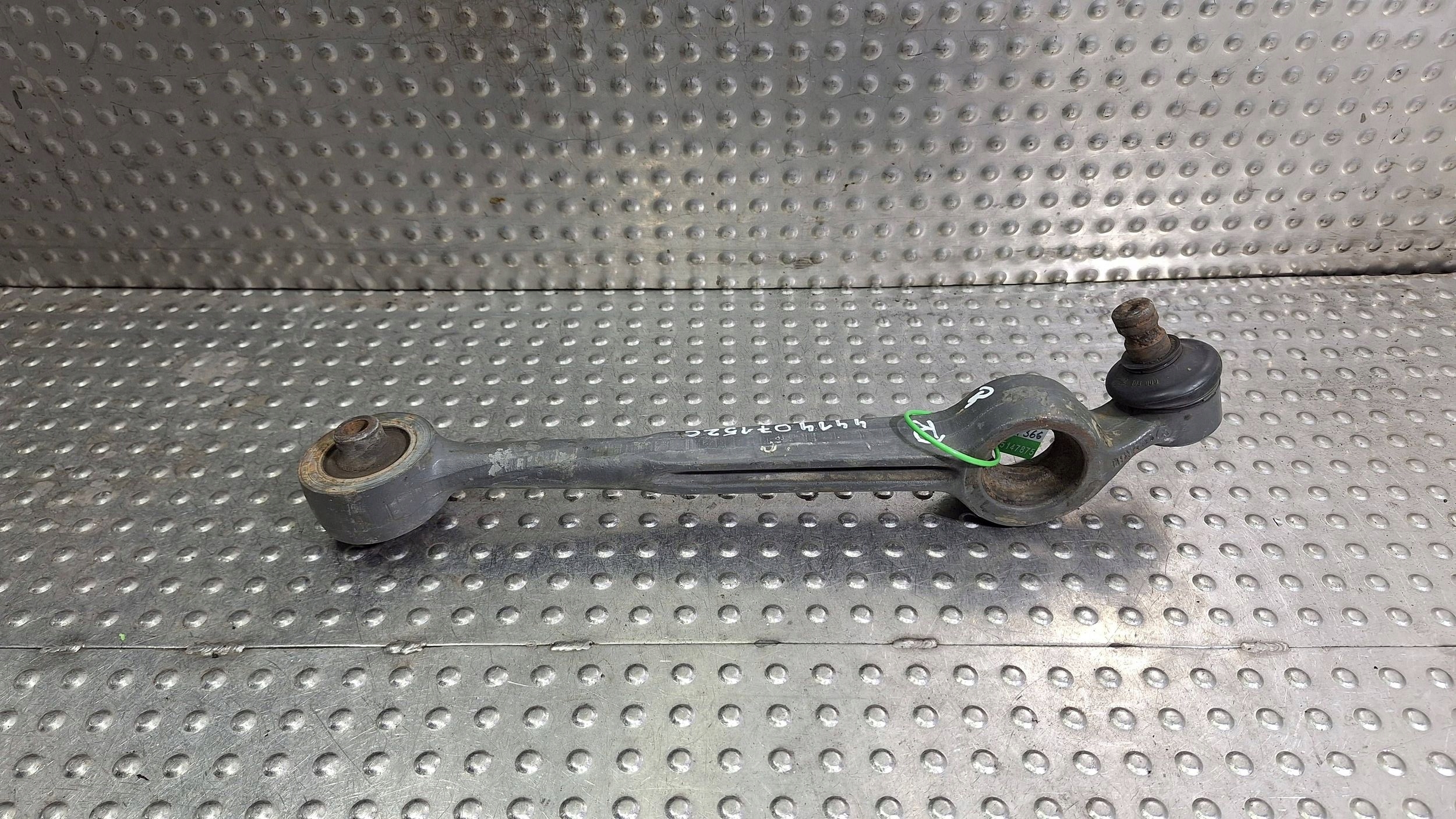 Querlenker rechts vorne 441407152C AUDI V8 D11