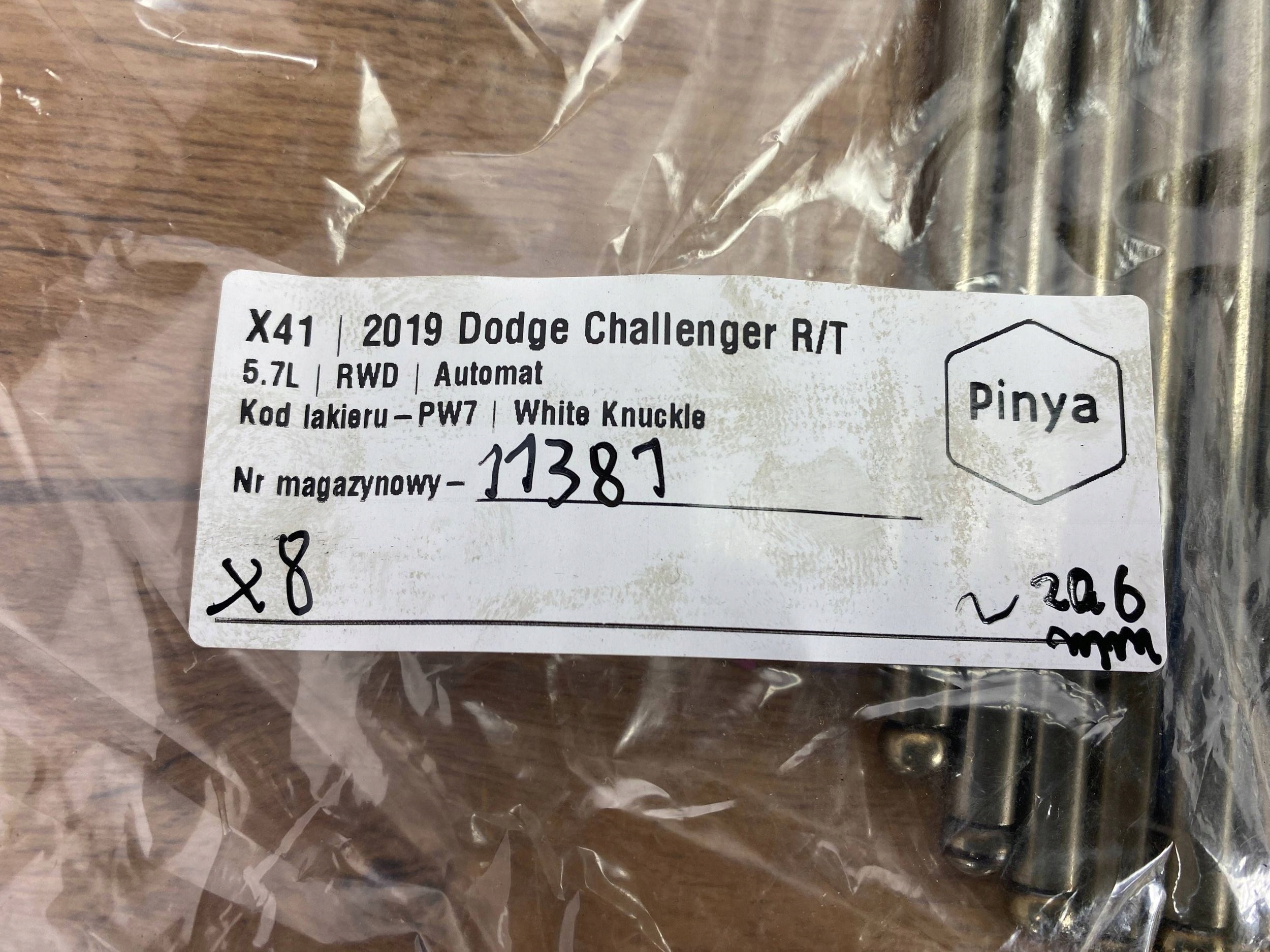 Popychacz laska popychacza lunga 5.7 HEMI Dodge Challenger 2015+