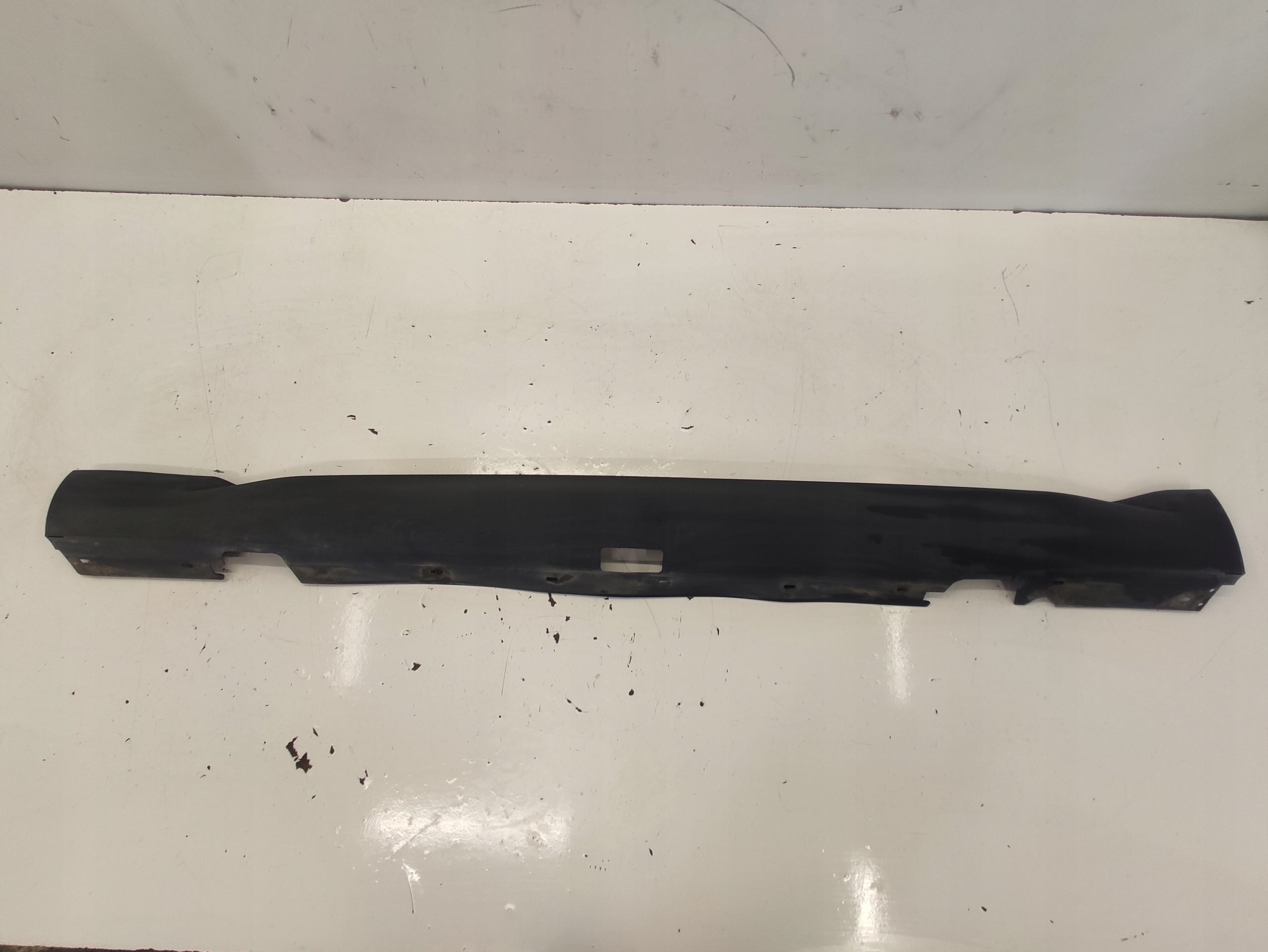 BMW X1 E84 молдинг порога левый