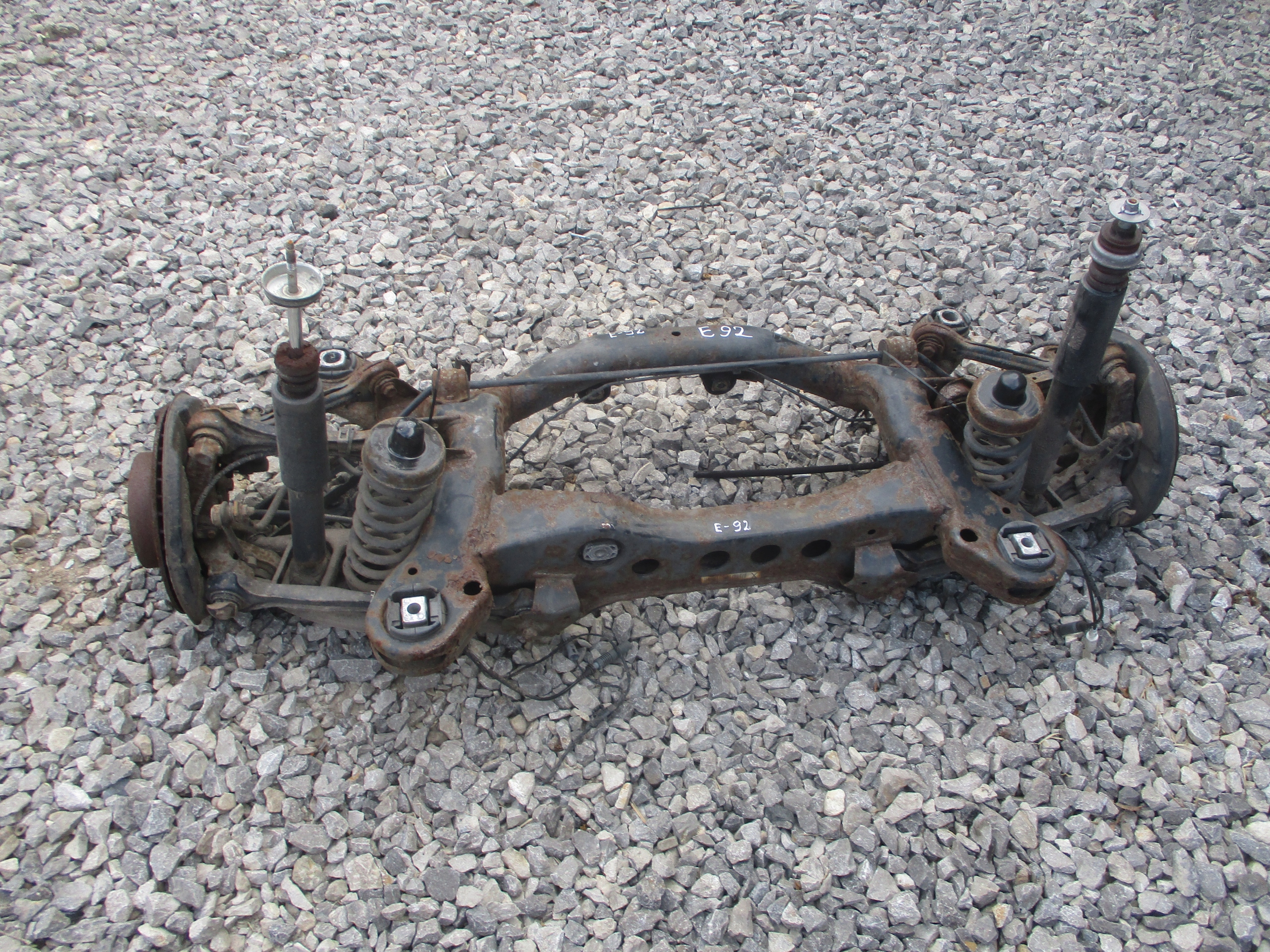 BELKA ZAWIESZENIA OŚ TYŁ WÓZEK BMW E92 COUPE 2.0 D
