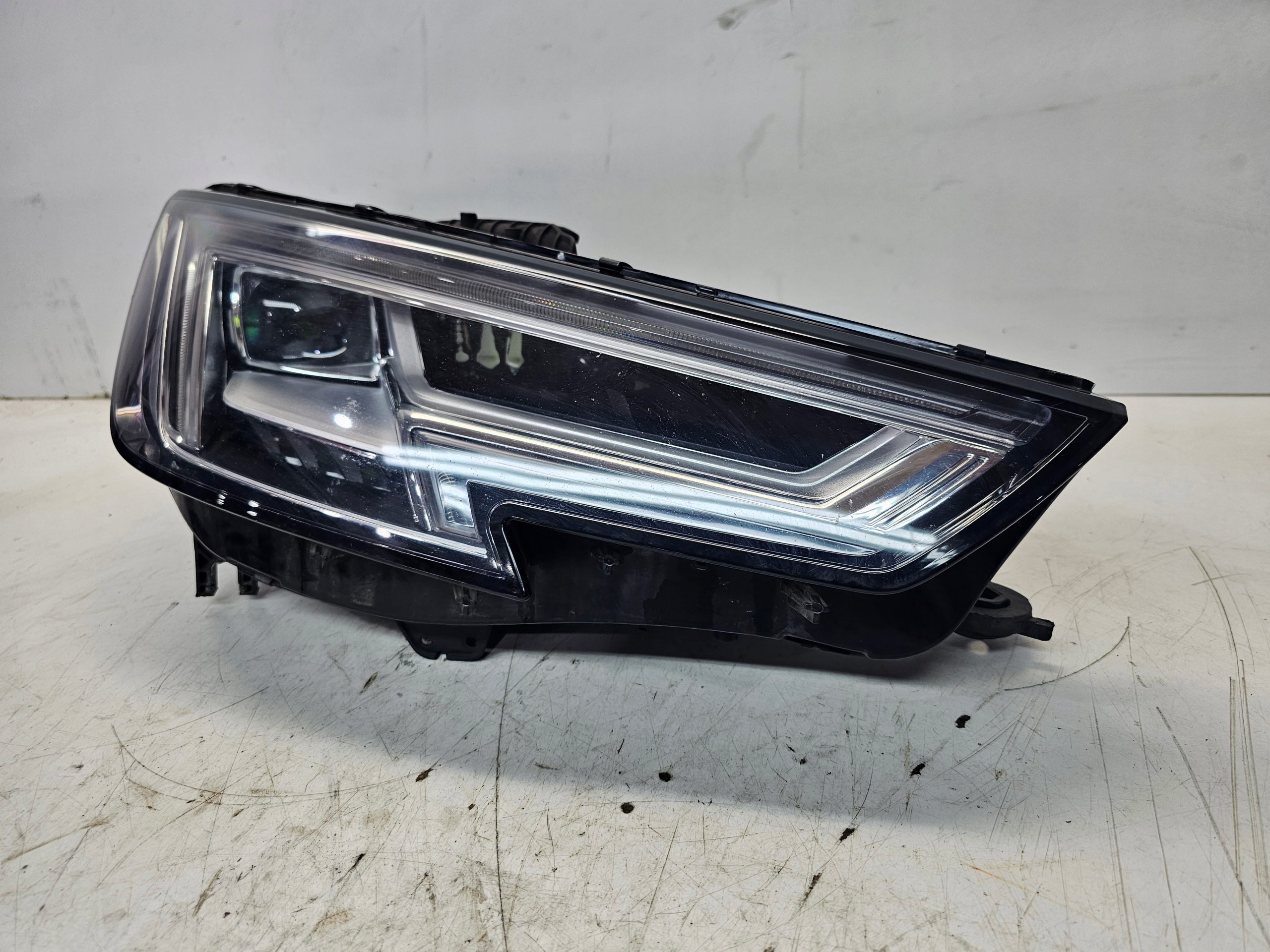 REFLEKTOR right front FULL LED AUDI A4 B9 8W0941034A