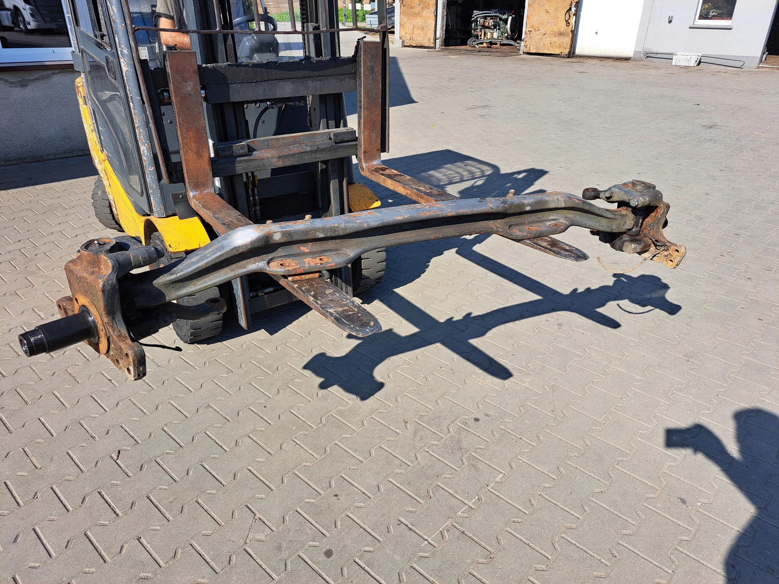 BELKA OŚ PRZEDNIA ZWROTNICE RENAULT PREMIUM DCI