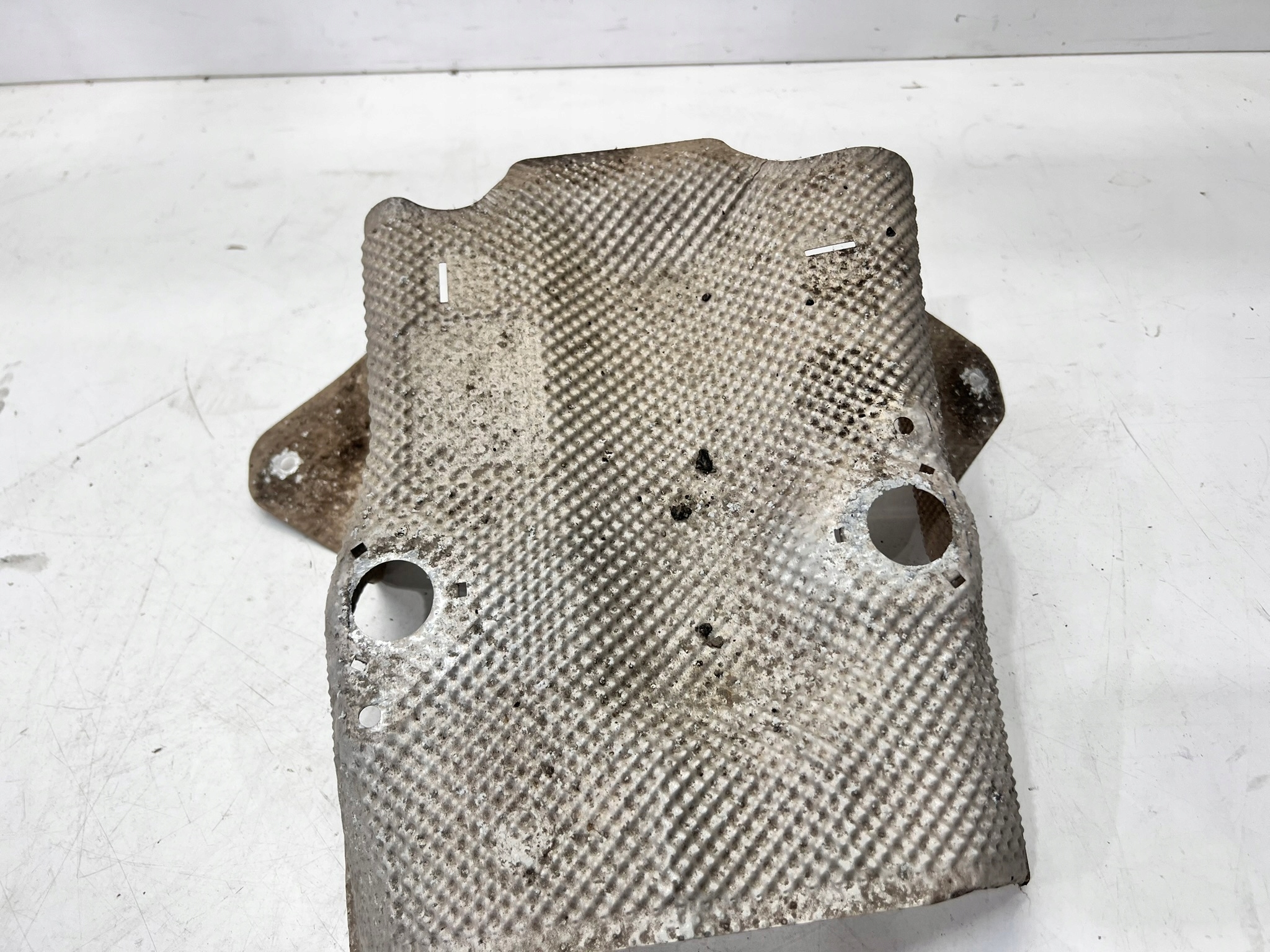 Blende Abdeckung TERMICZNA TUNELU AUDI TT 8J0825651A