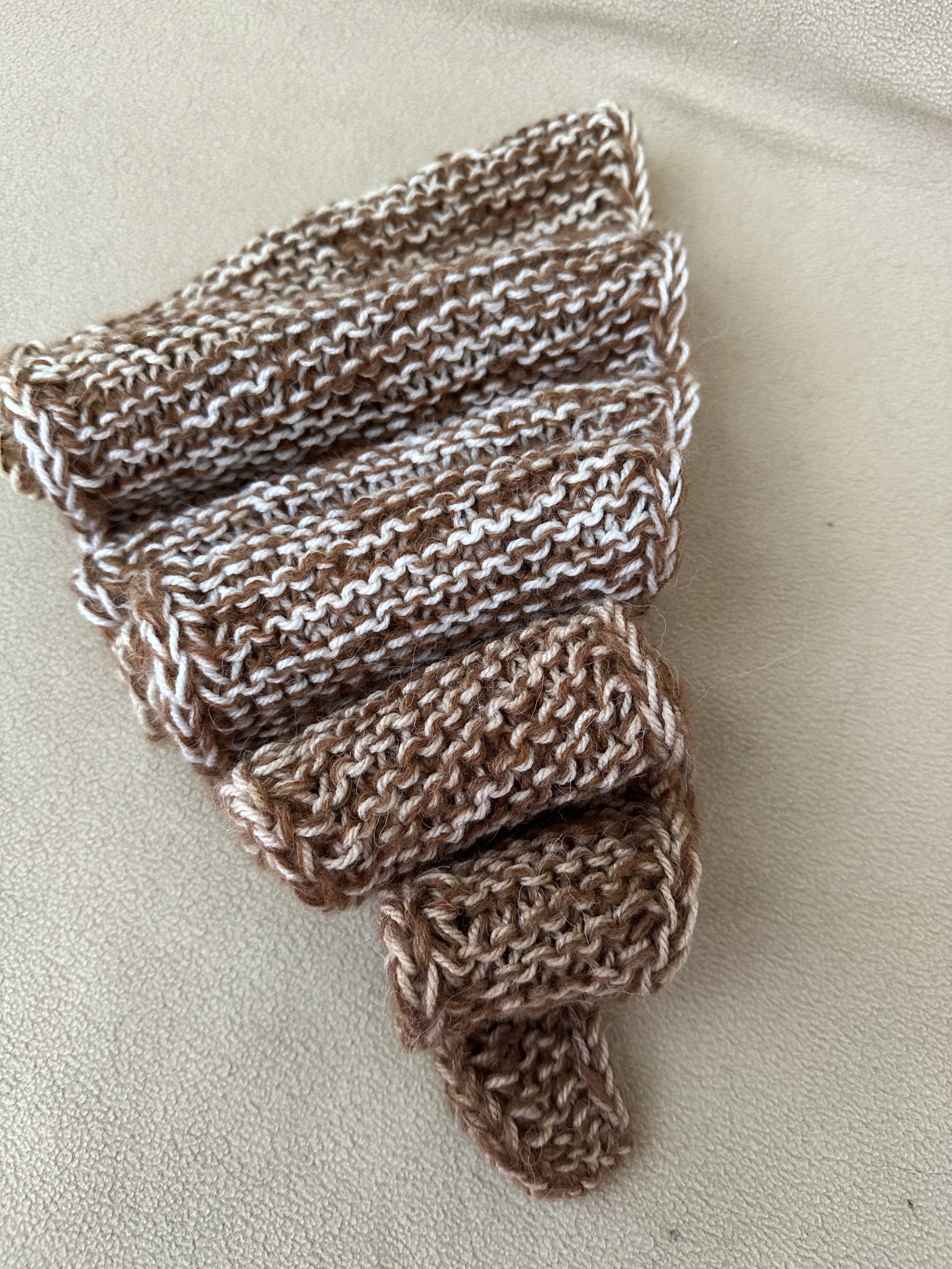 Šátek Baktus melír hnědobílý handmade