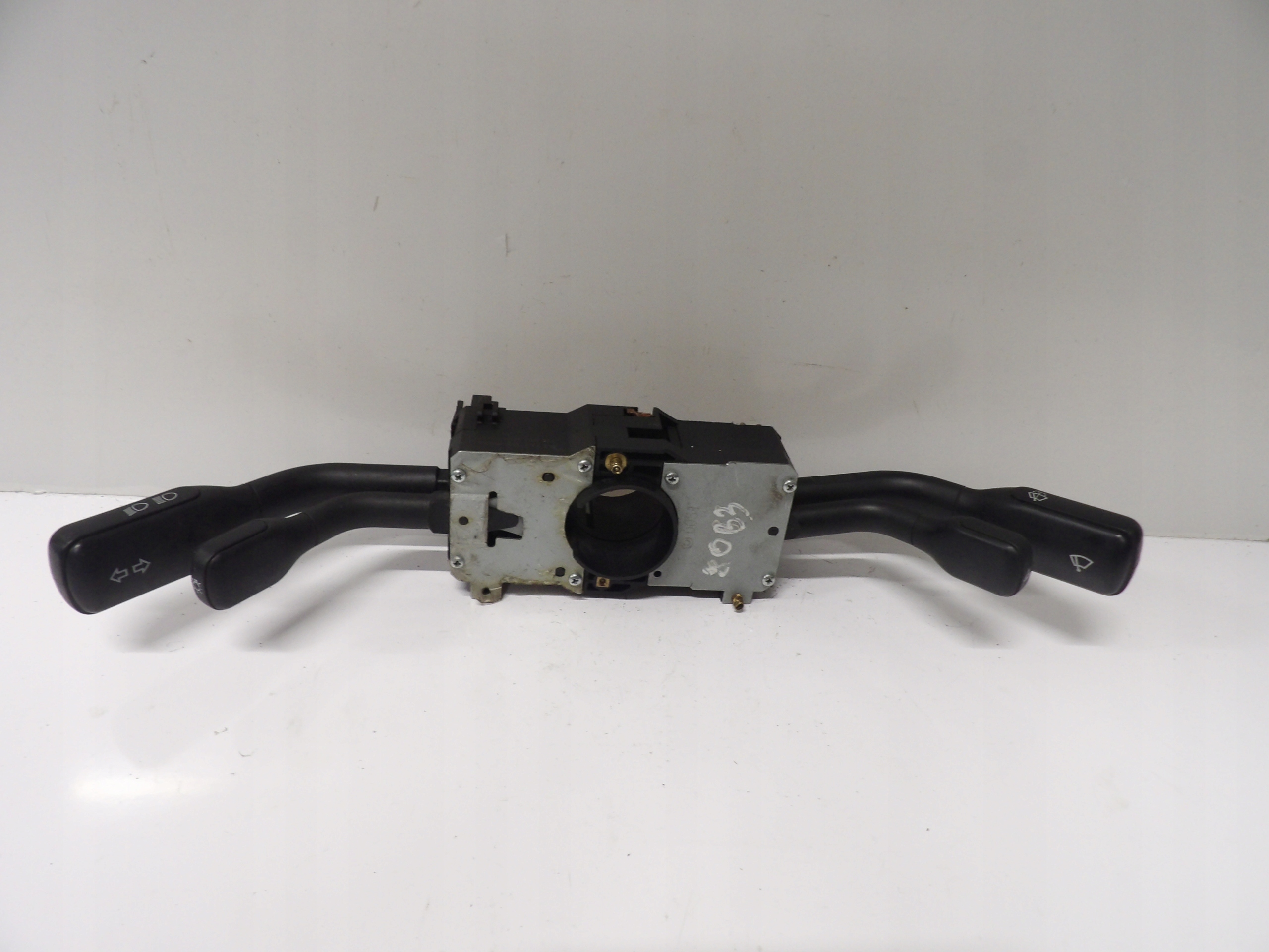 PRZEŁĄCZNIK ZESPOLONY ŚWIATEŁ Audi 80