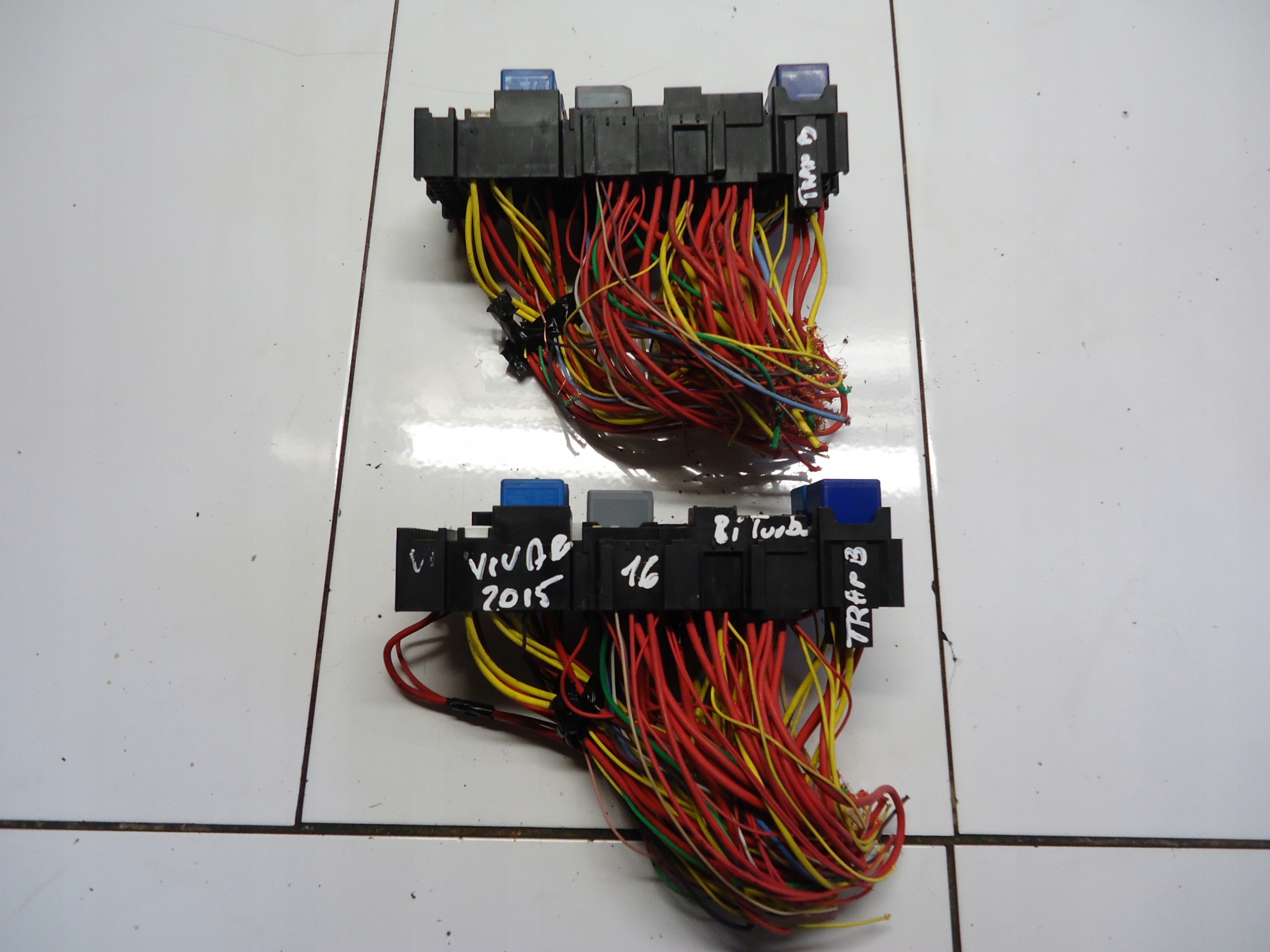 RENAULT TRAFIC III OPEL VIVARO 1.6DCI Module fusibles PDBX82