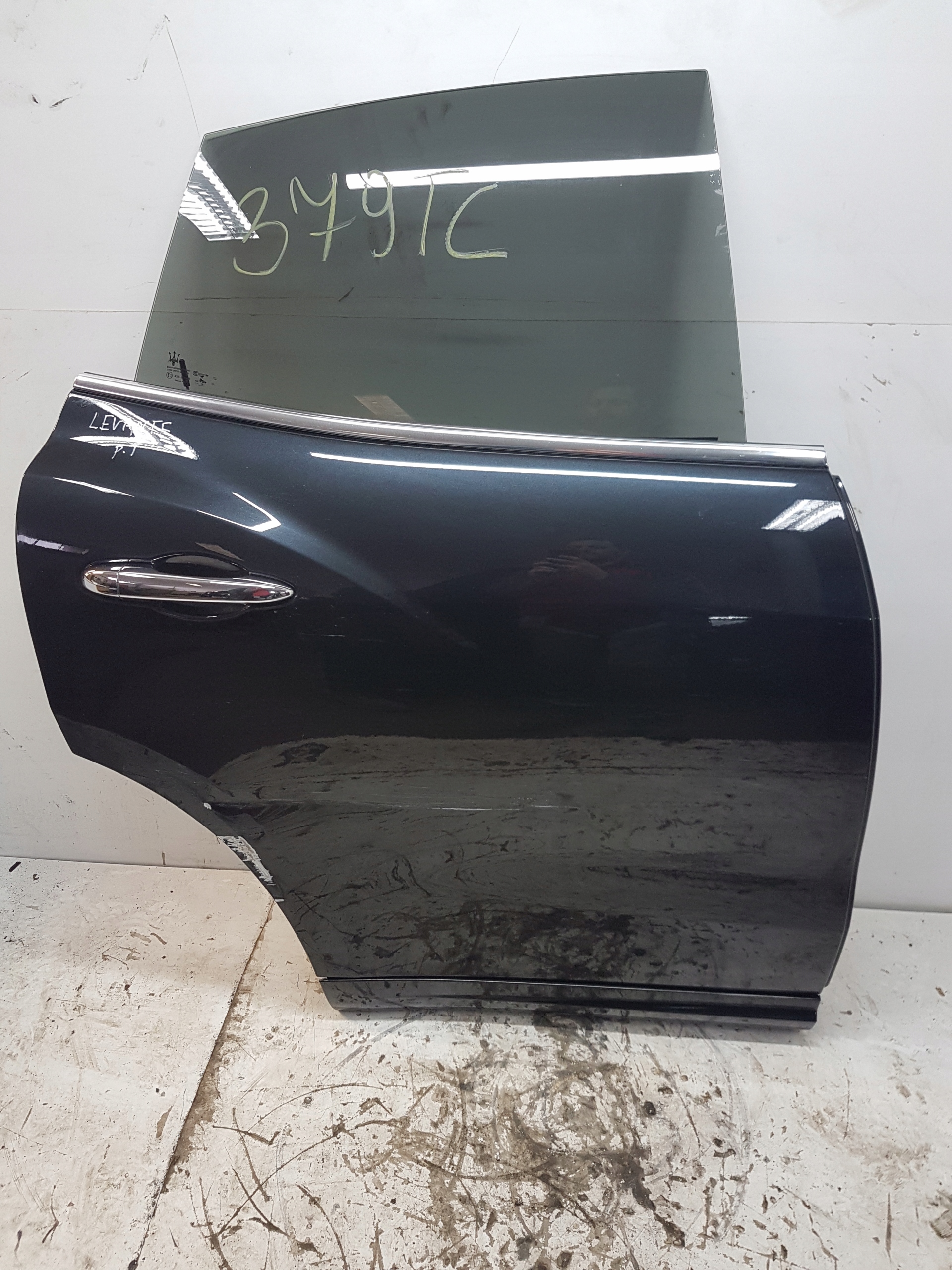 MASERATI LEVANTE Tür rechts heck hinten 815