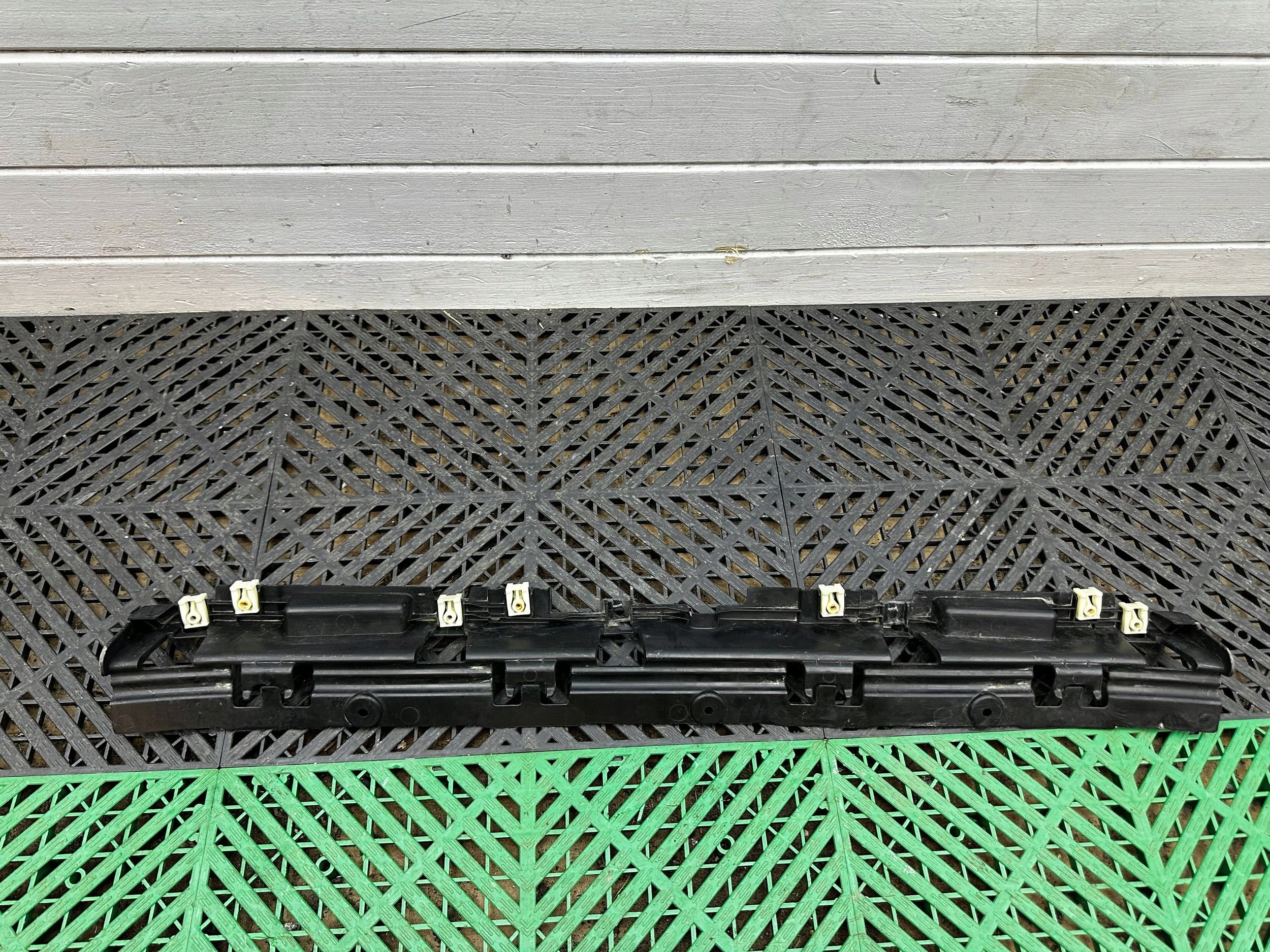bumper bracket of the front BMW 5 G30 G31 7359788