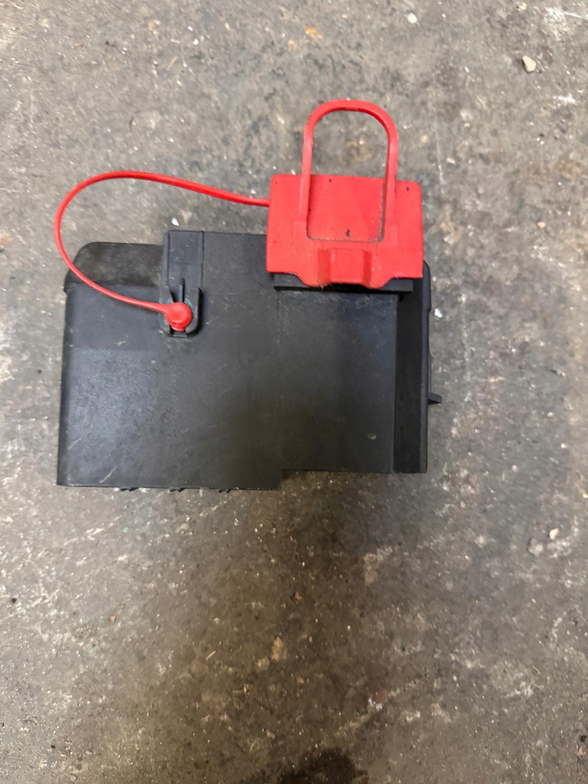 POKRYWA SKRZYNKI BEZPIECZNIKÓW OPEL INSIGNIA B 2017-