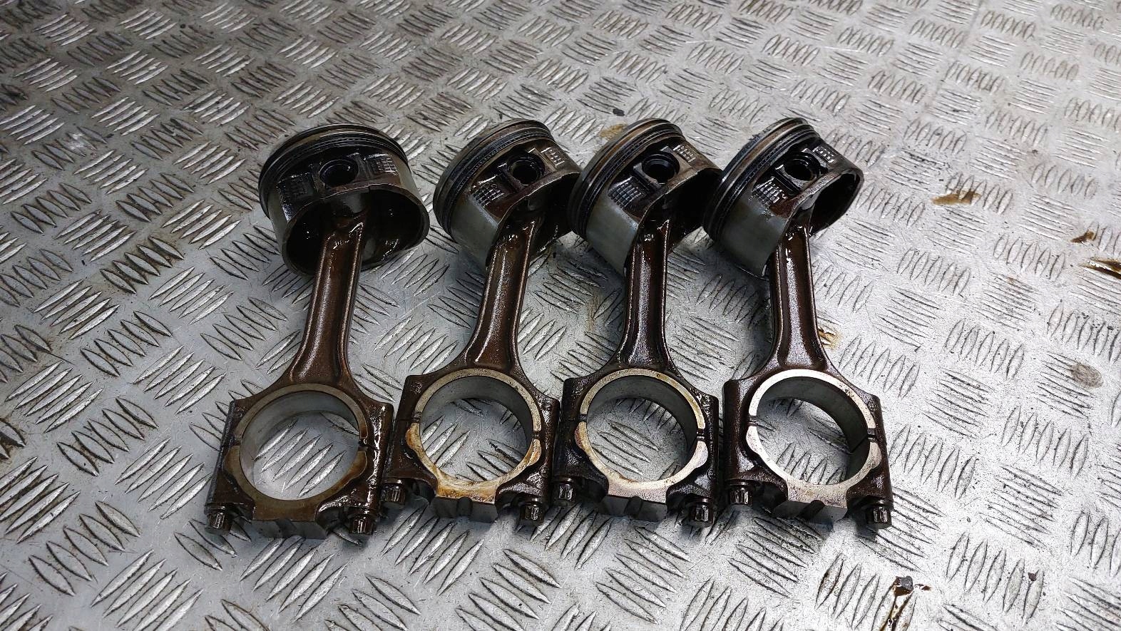 pistone + Biella VOLVO V40 e LIFT