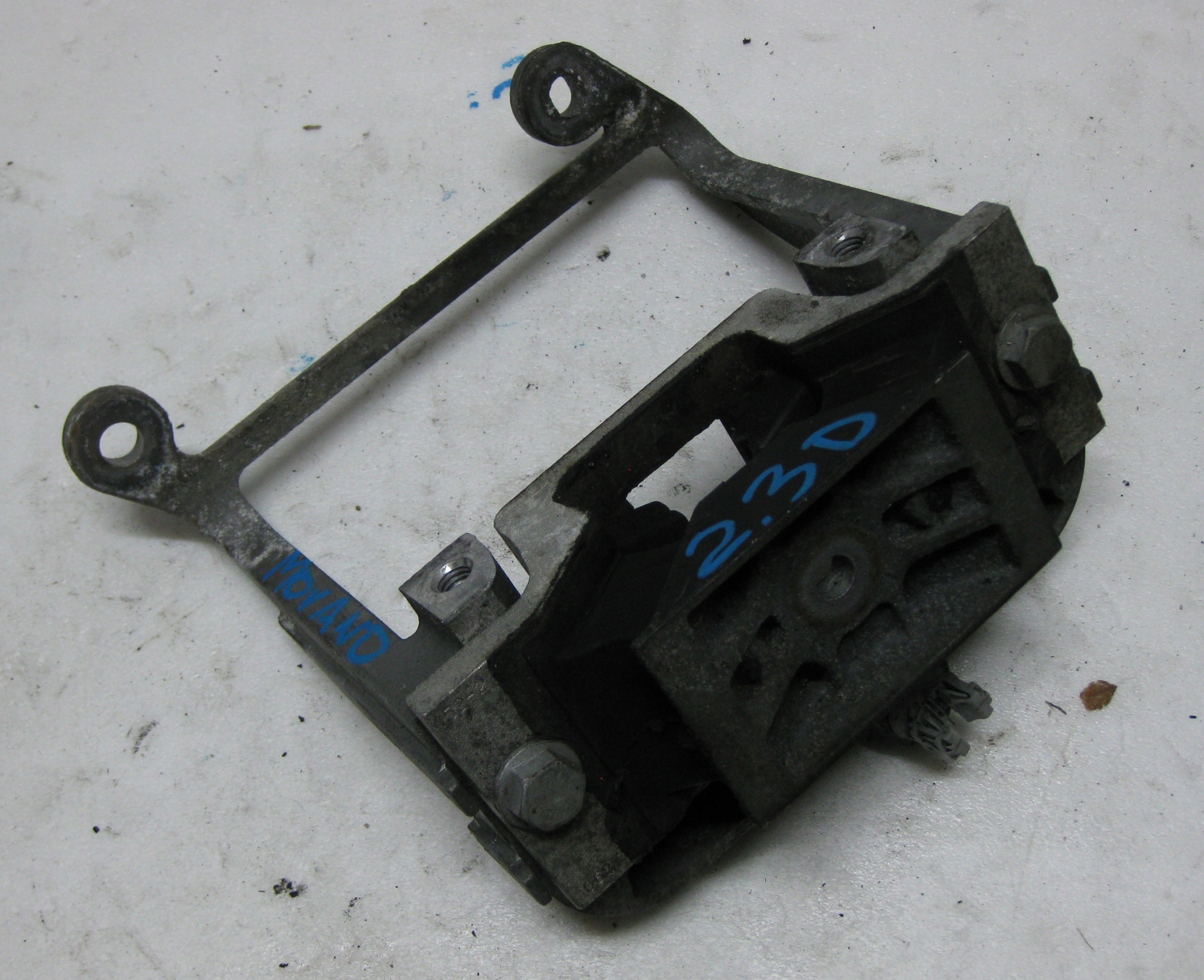 RENAULT MASTER III LIFT stütze motorlager getriebe 112225095R 8200676857