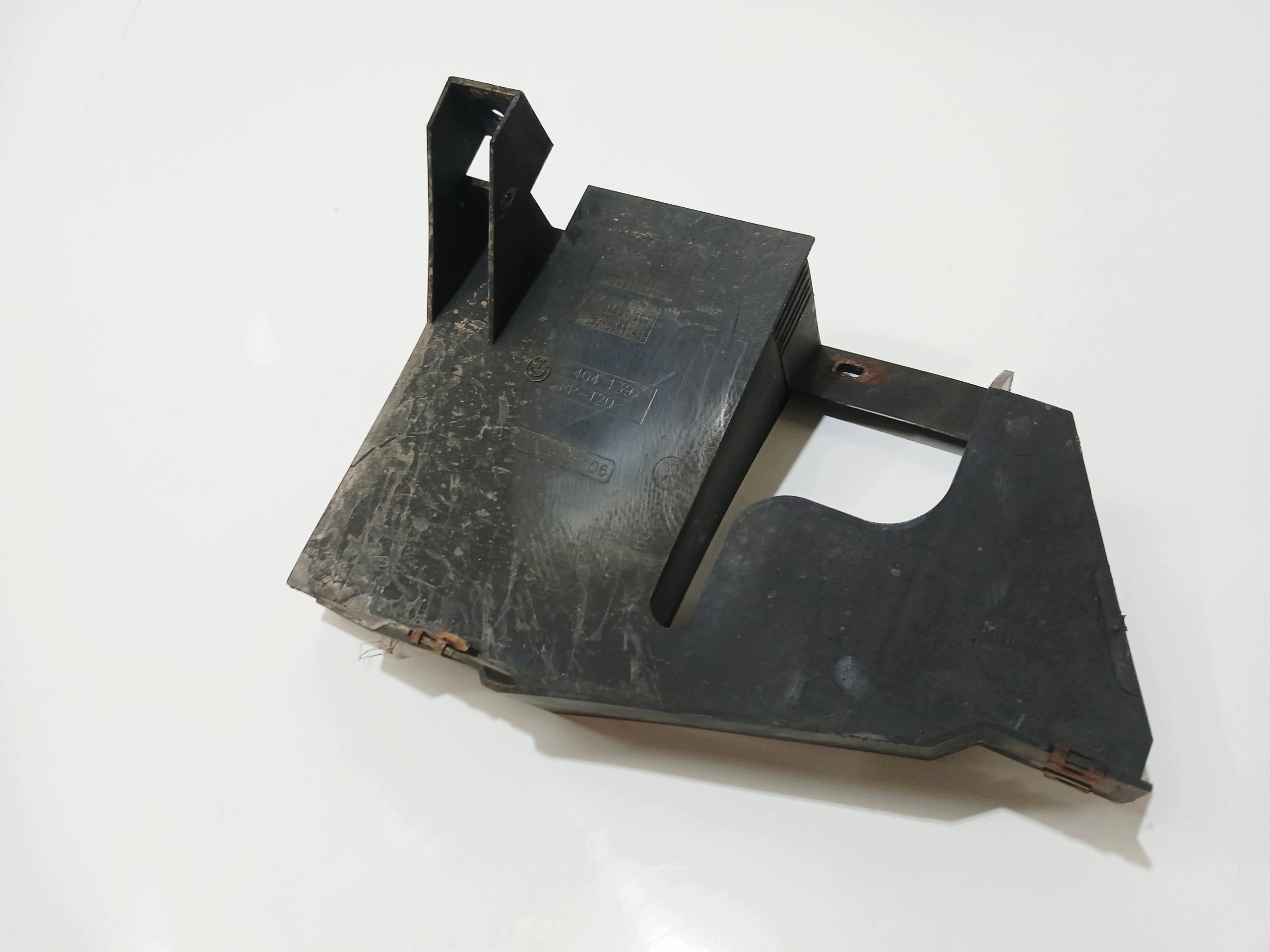 holder covers of the engine left BMW X3 E83 3404139