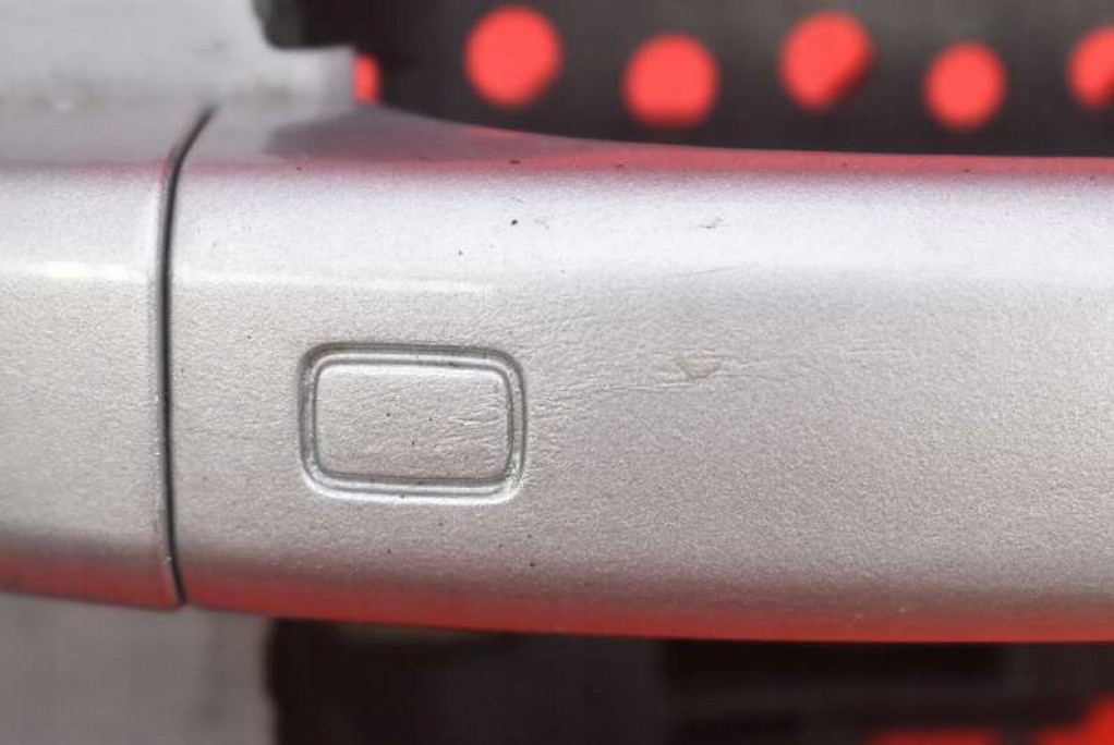 handle right front front KEYLESS LX7W 8T2837886B AUDI A1 8X 3D HB 10-14