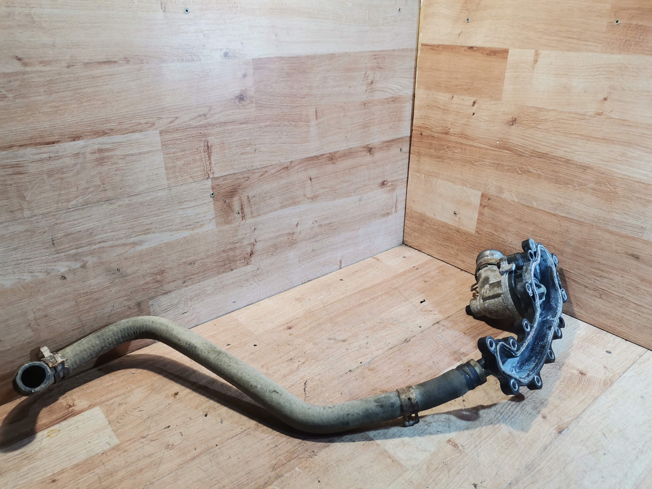 csomag TERMOSTATU CHRYSLER DODGE 3.6 V6 05184653AE