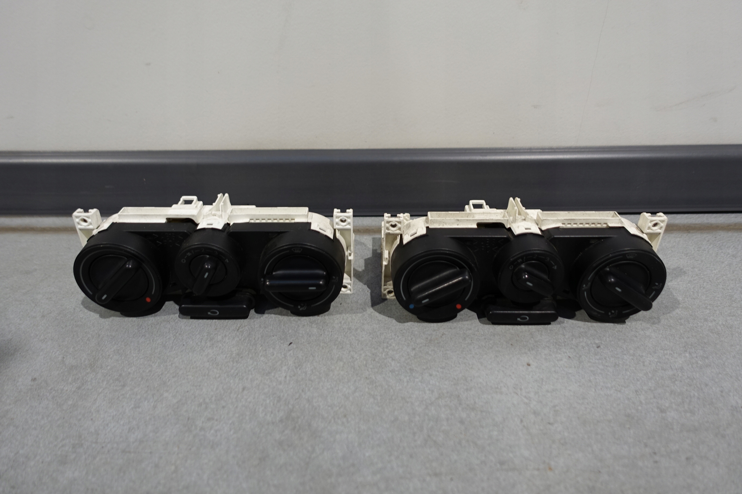 1C0819045D - VW NEW BEETLE ВІТРОВА ПАНЕЛЬ