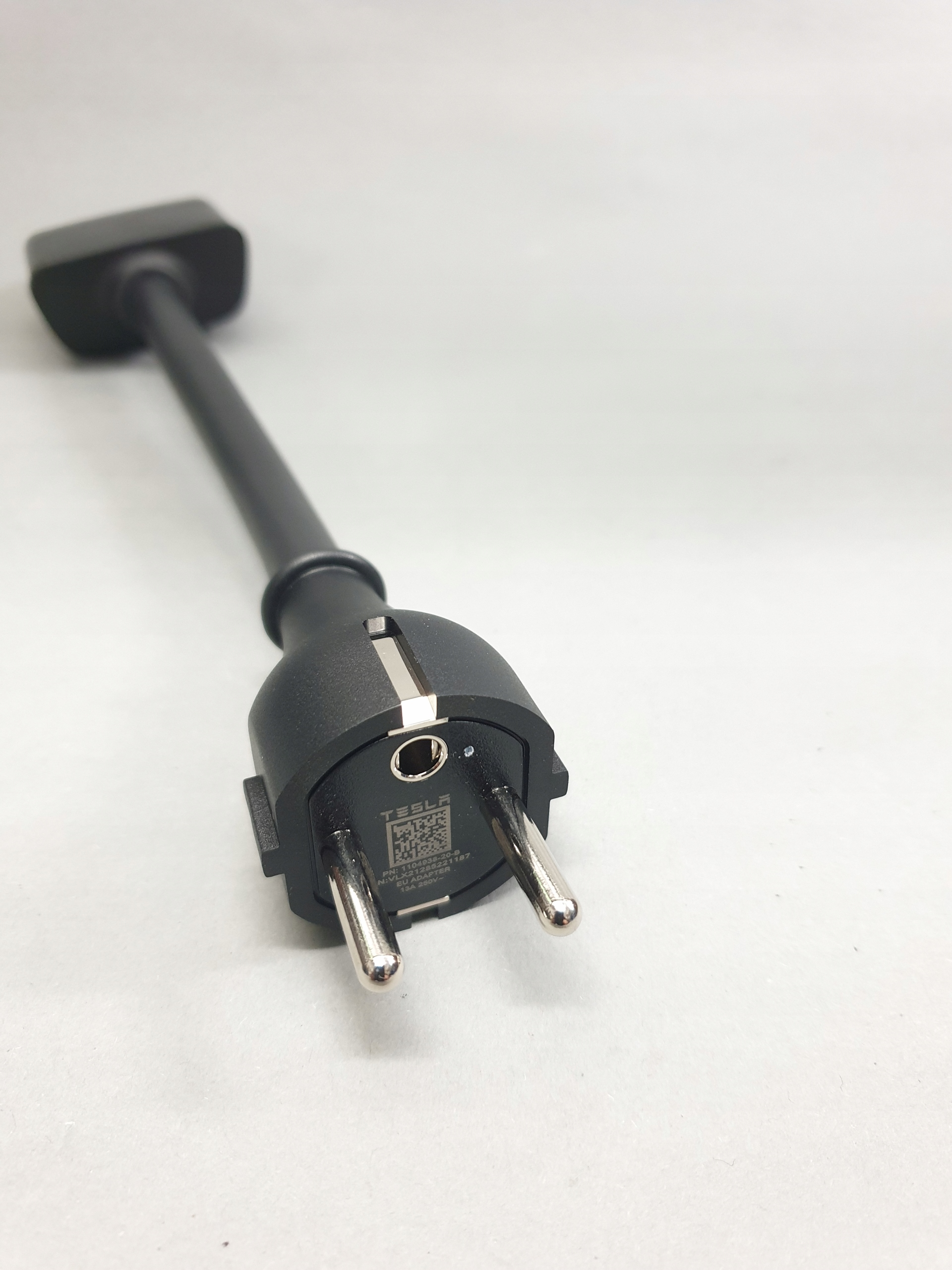 1104938-00-B - Tesla зарядний пристрій адаптер Tesla s X 3 Y