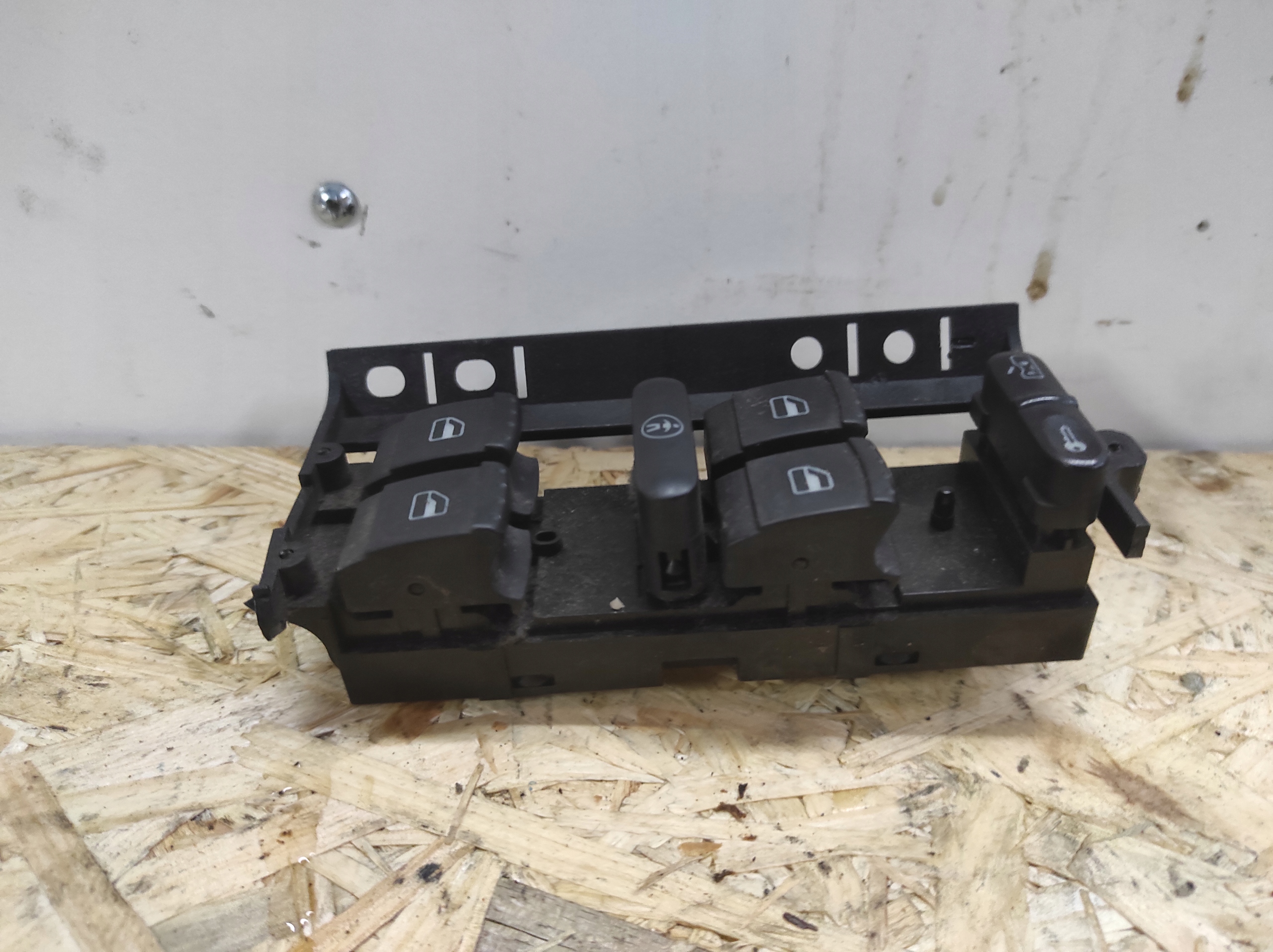 switch PODNOSNIKA windows VW GOLF V SEAT
