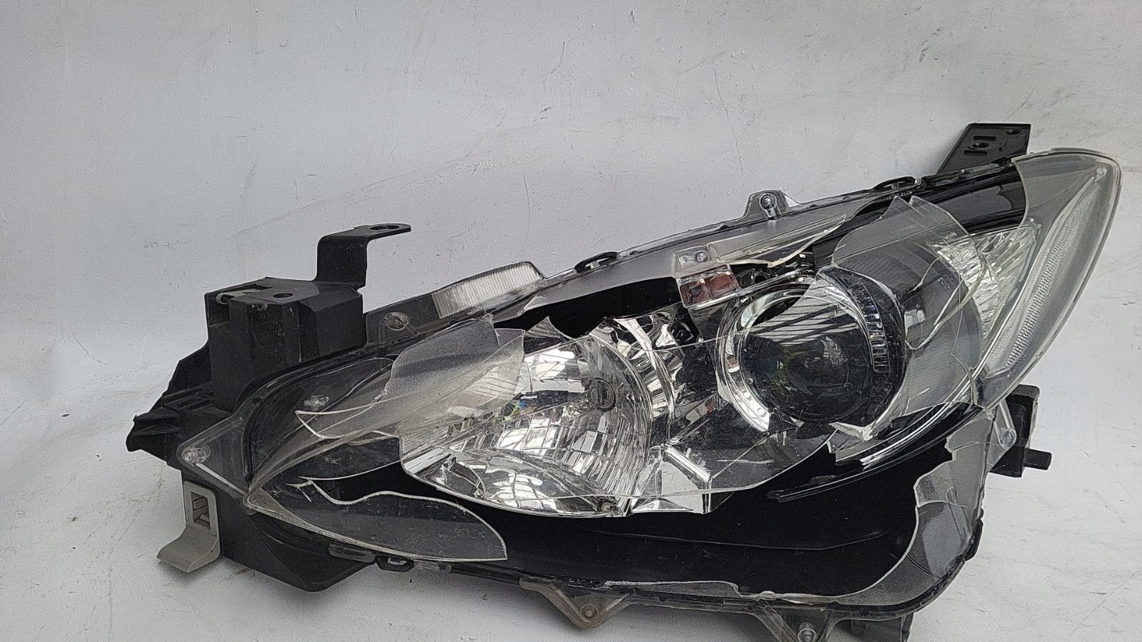 MAZDA 3 III BM 13- light front front left BHR1-51040