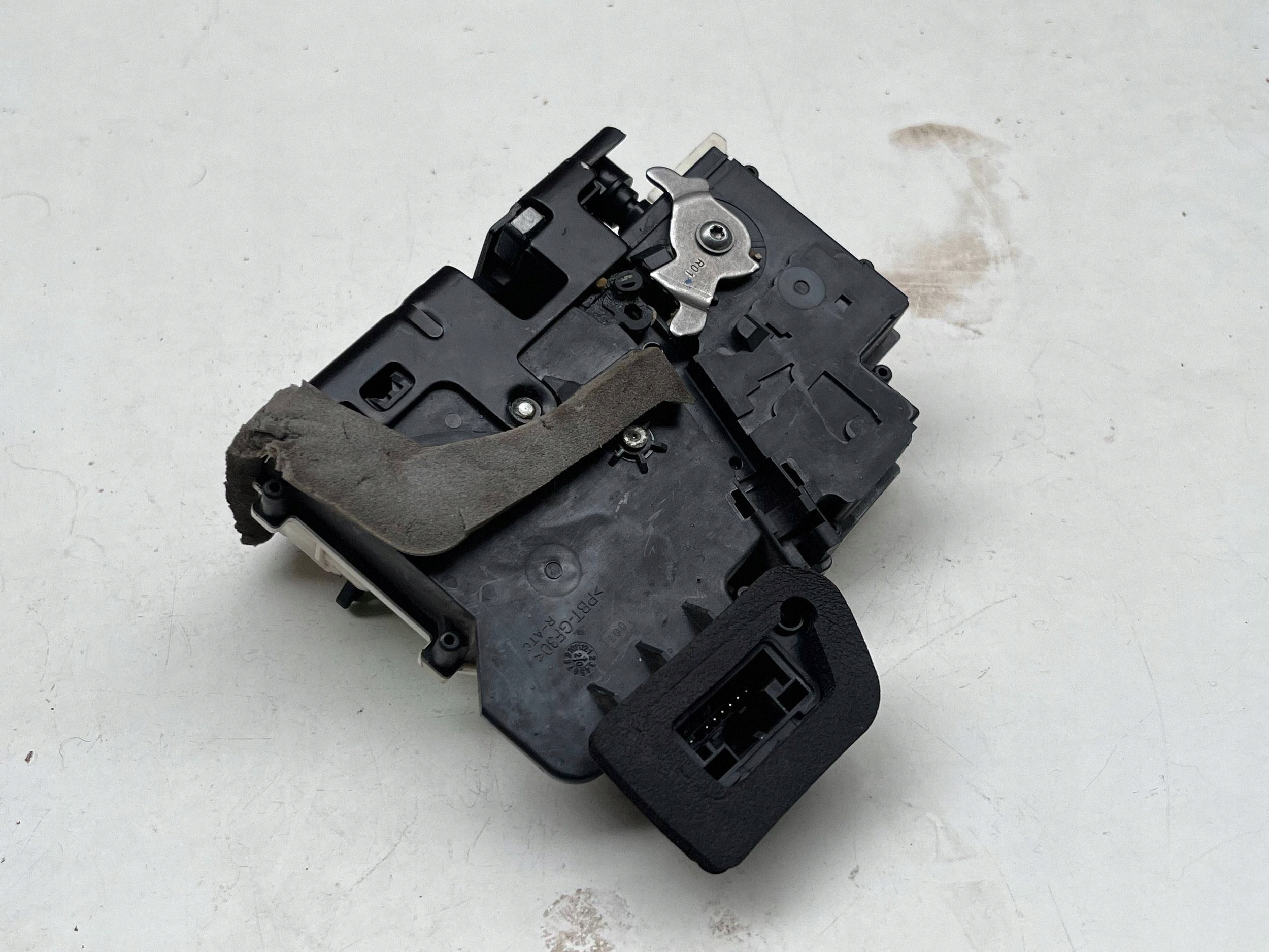AUDI A6 C8 lock door right front 4K1837016J @M