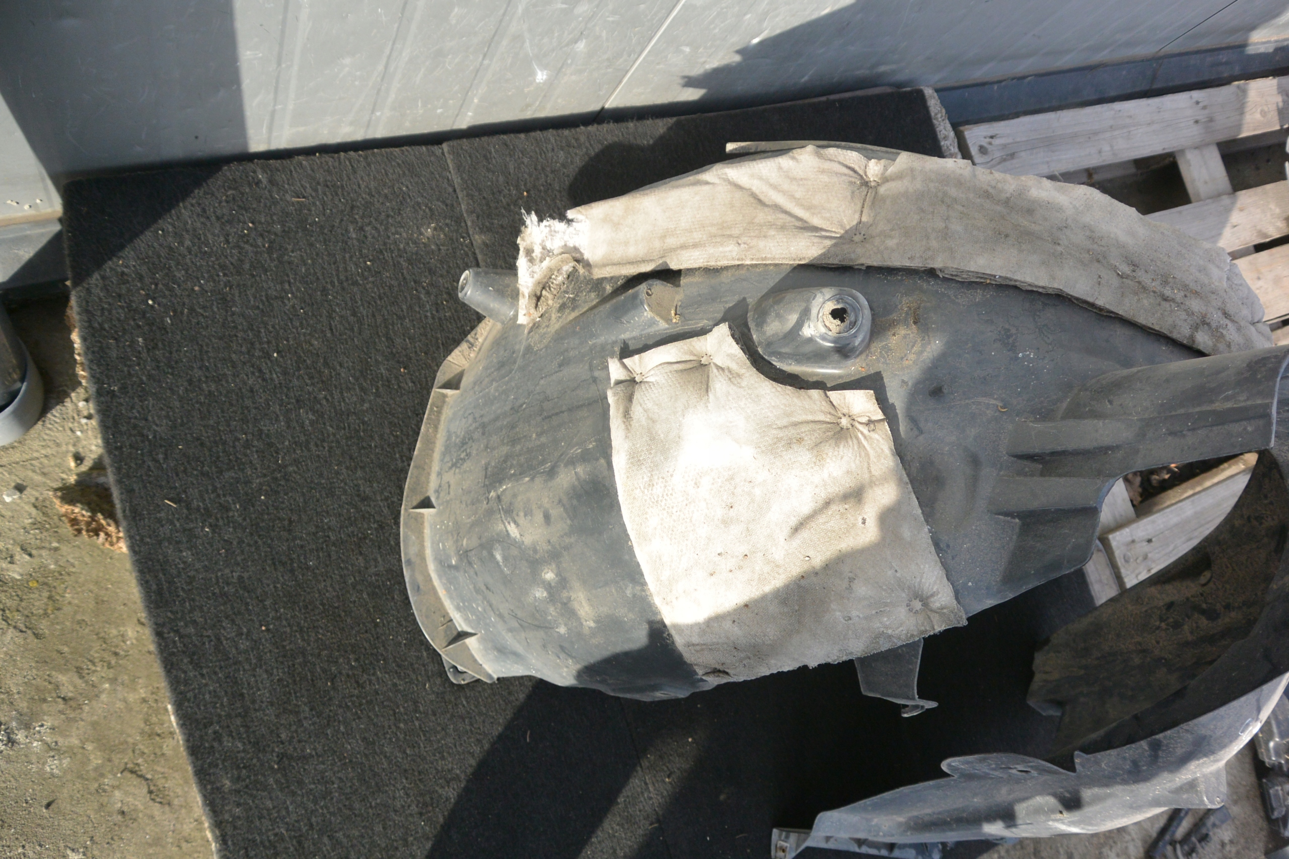 mudguard left front CITROEN C4 PICASSO II 9806458180