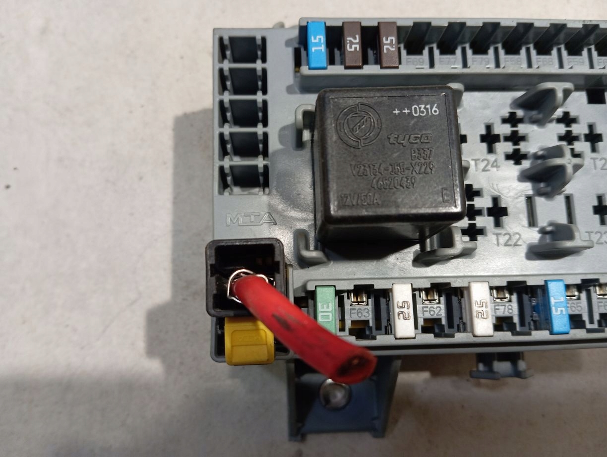 Module fusibles ALFA ROMEO 159 1.9 JTS 60681003
