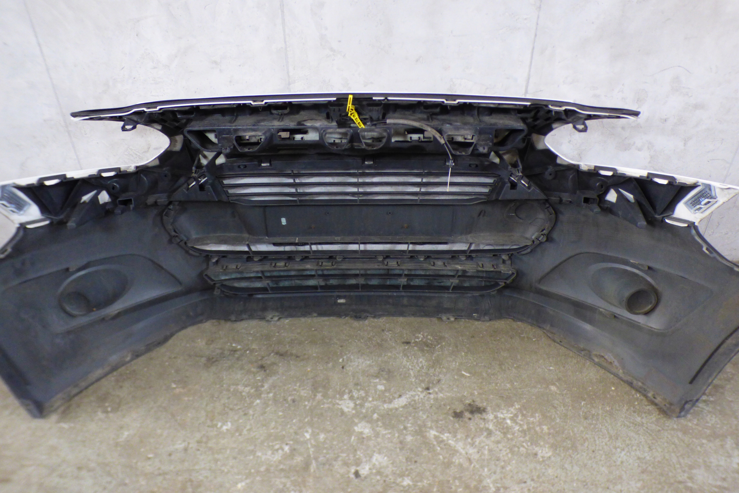 bumper front lakier 5D FROZEN WHITE FORD TRANSIT CONNECT II MK2