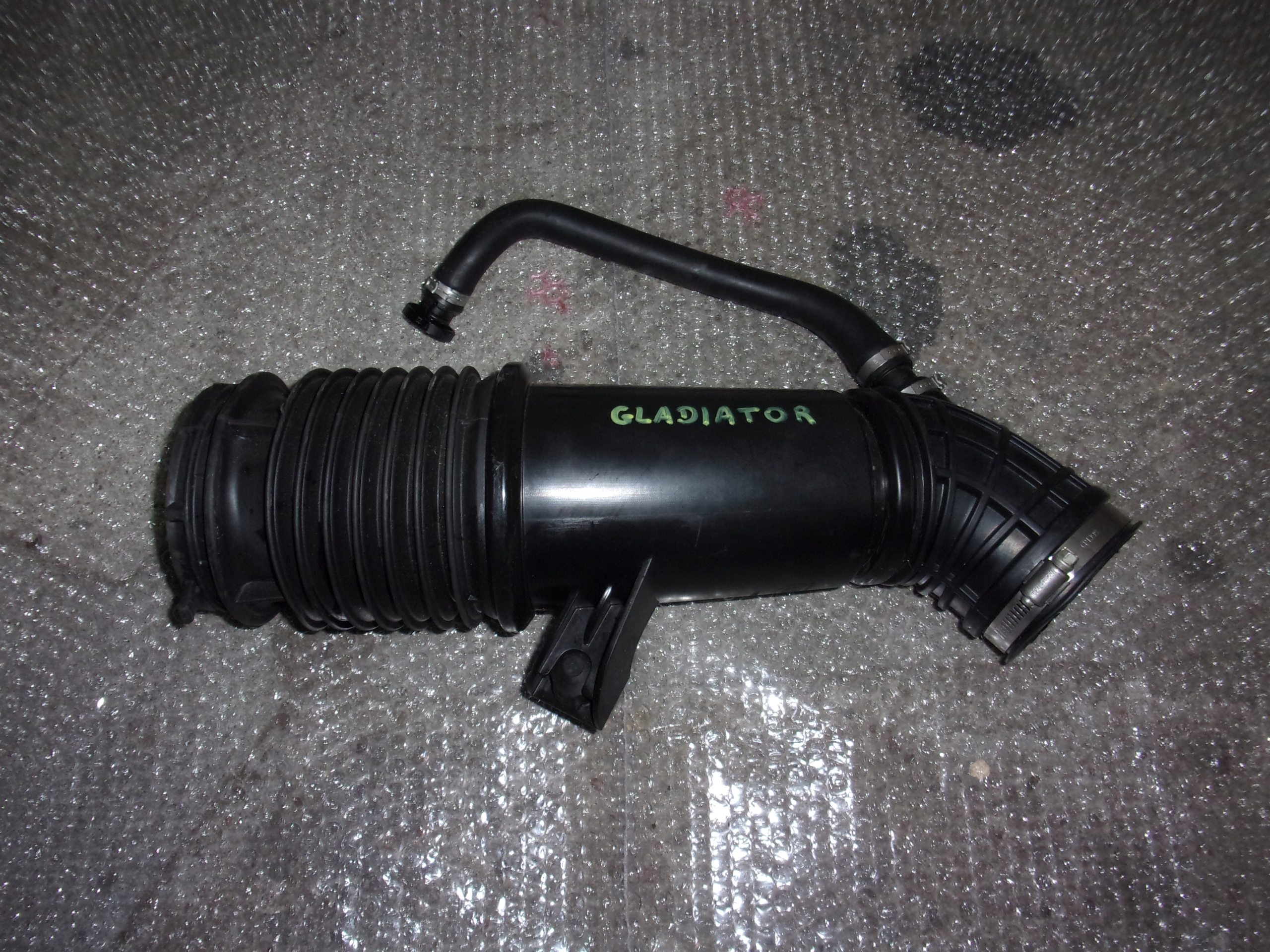 патрубок Воздух GLADIATOR JT 3.0 68293165AC