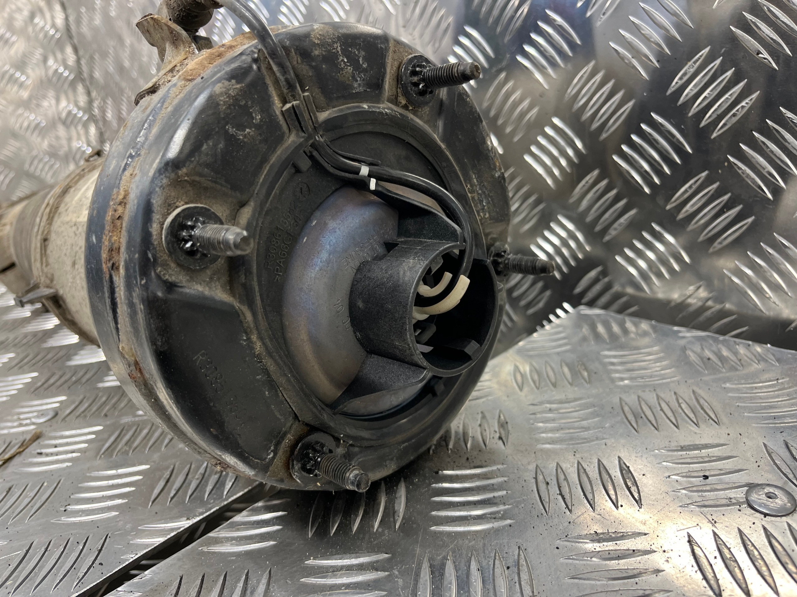 MCPERSON left front front AUDI A6-C7 4G0616039AD