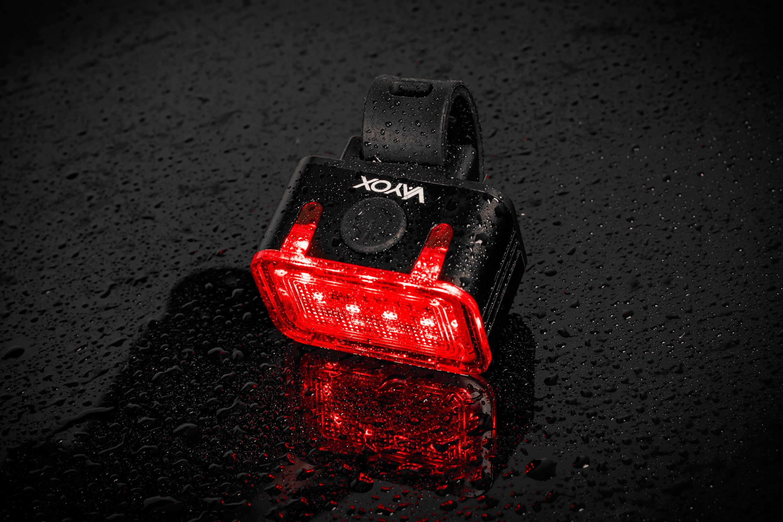 LAMPKA ROWEROWA TYLNA ŚWIATŁO LED NA ROWER CZEROWNE WODOODPRONA USB-C VAYOX Liczba trybów świecenia 6