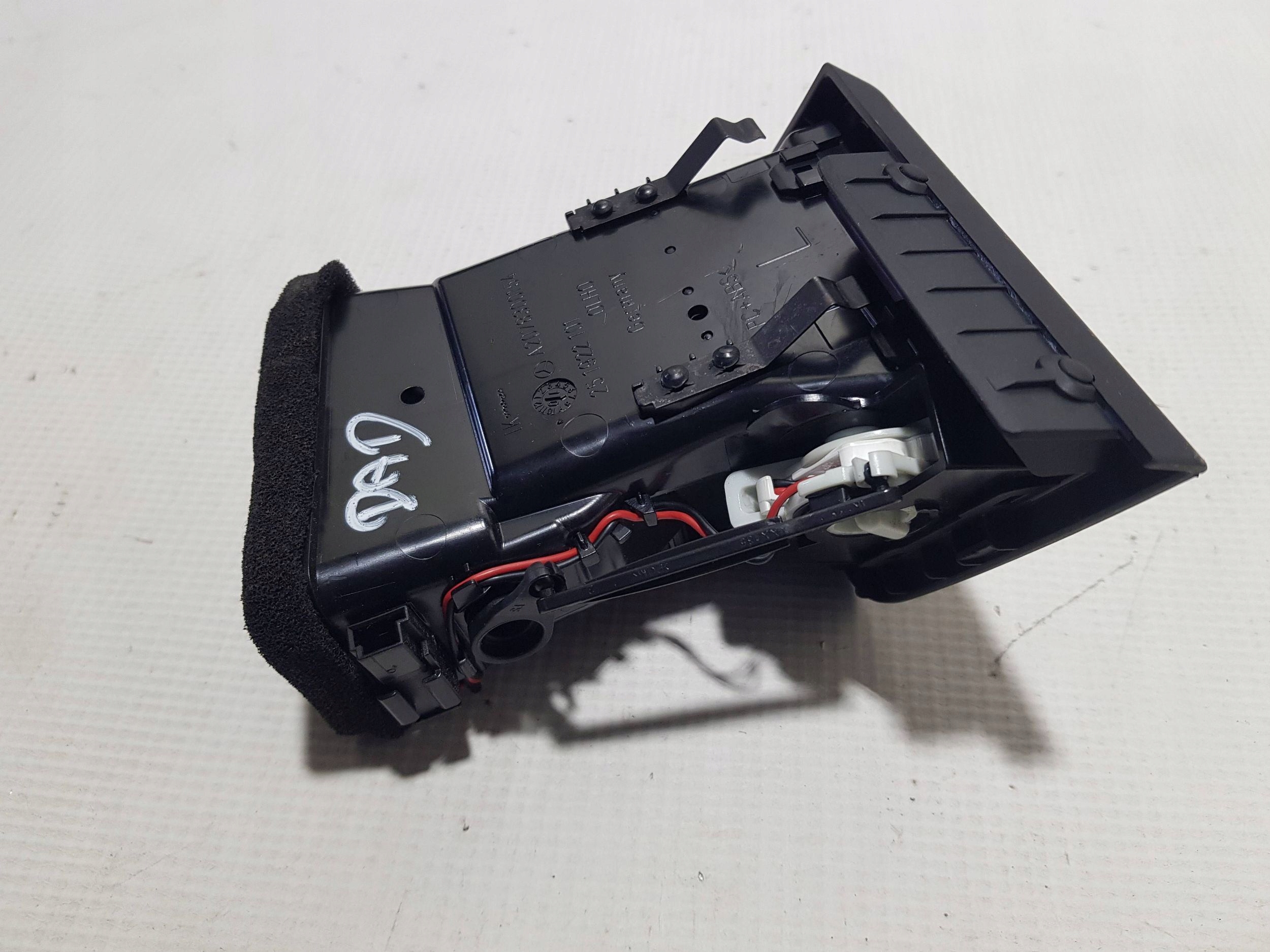 left grid KRATKI air conditioning devices MERCEDES W207 2078300154