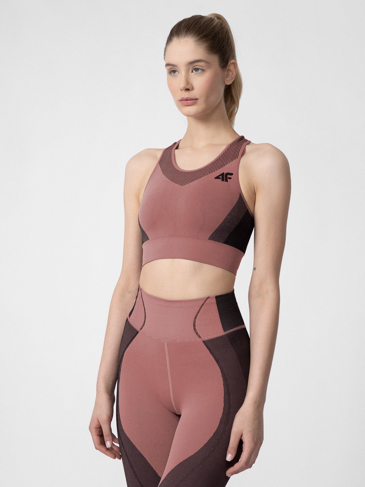 BIUSTONOSZ TRENINGOWY 4F Kod producenta 4F