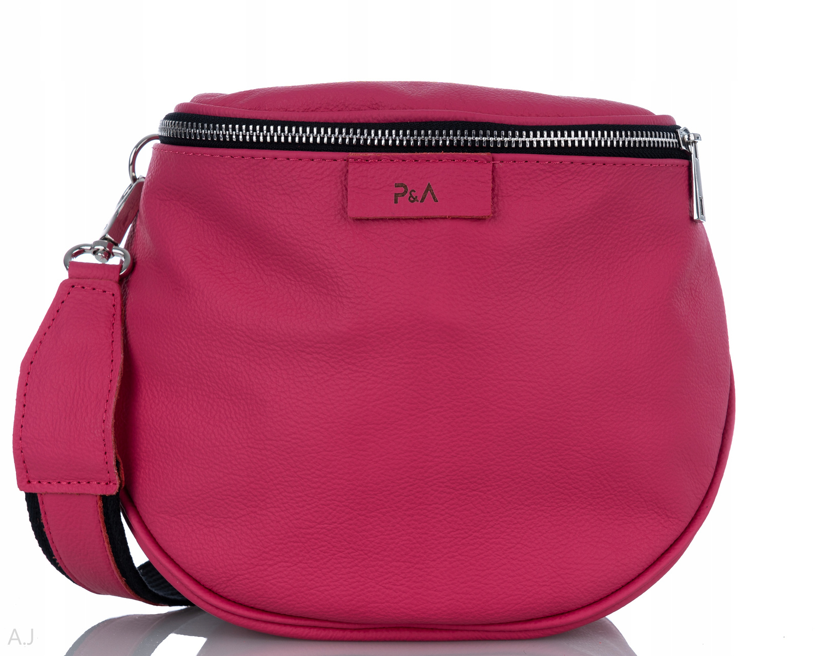 Dámská kožená kabelka přes rameno klasická, prostorná, pevná, odolná, polská