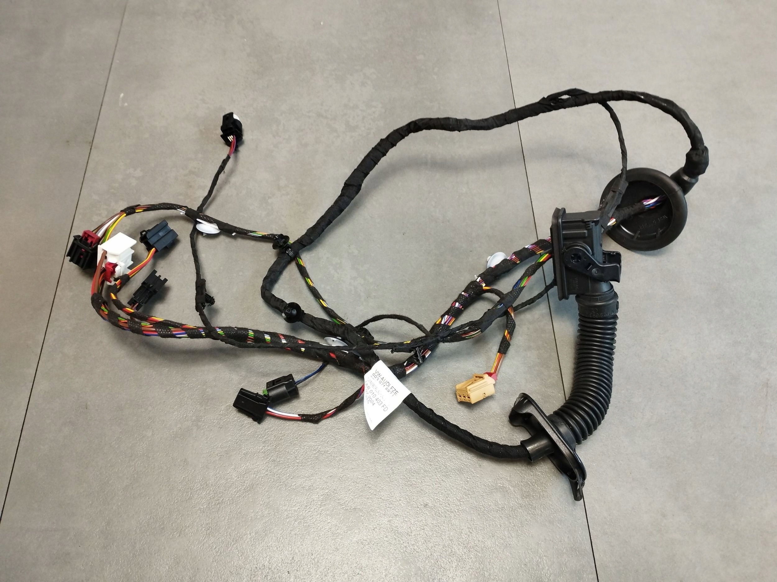 Audi A5 B10 bundle door left rear part 8B3971687L