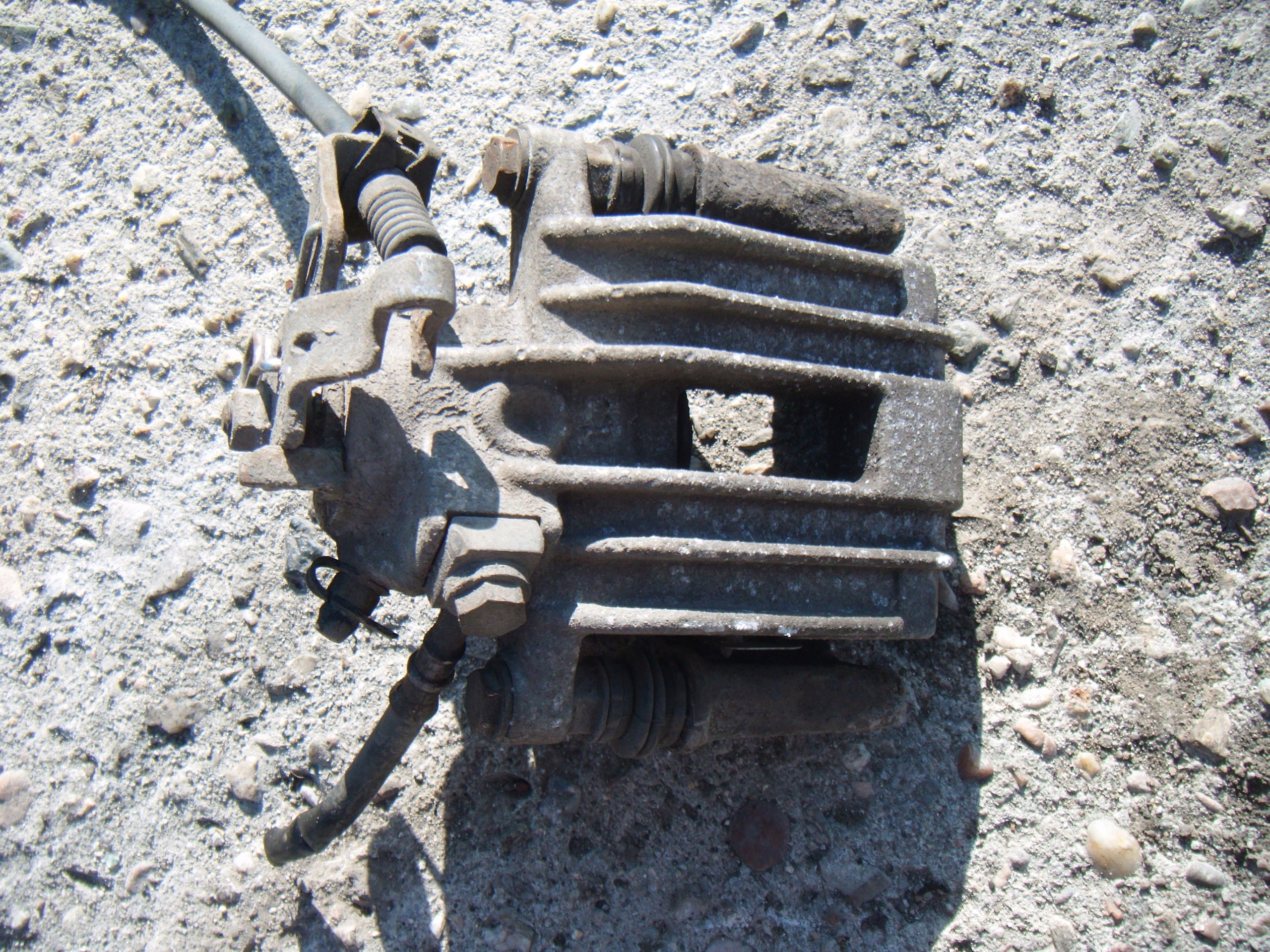 AUDI A3 8L 1.9TDI ZACISK HAMULCOWY LEWY TYŁ