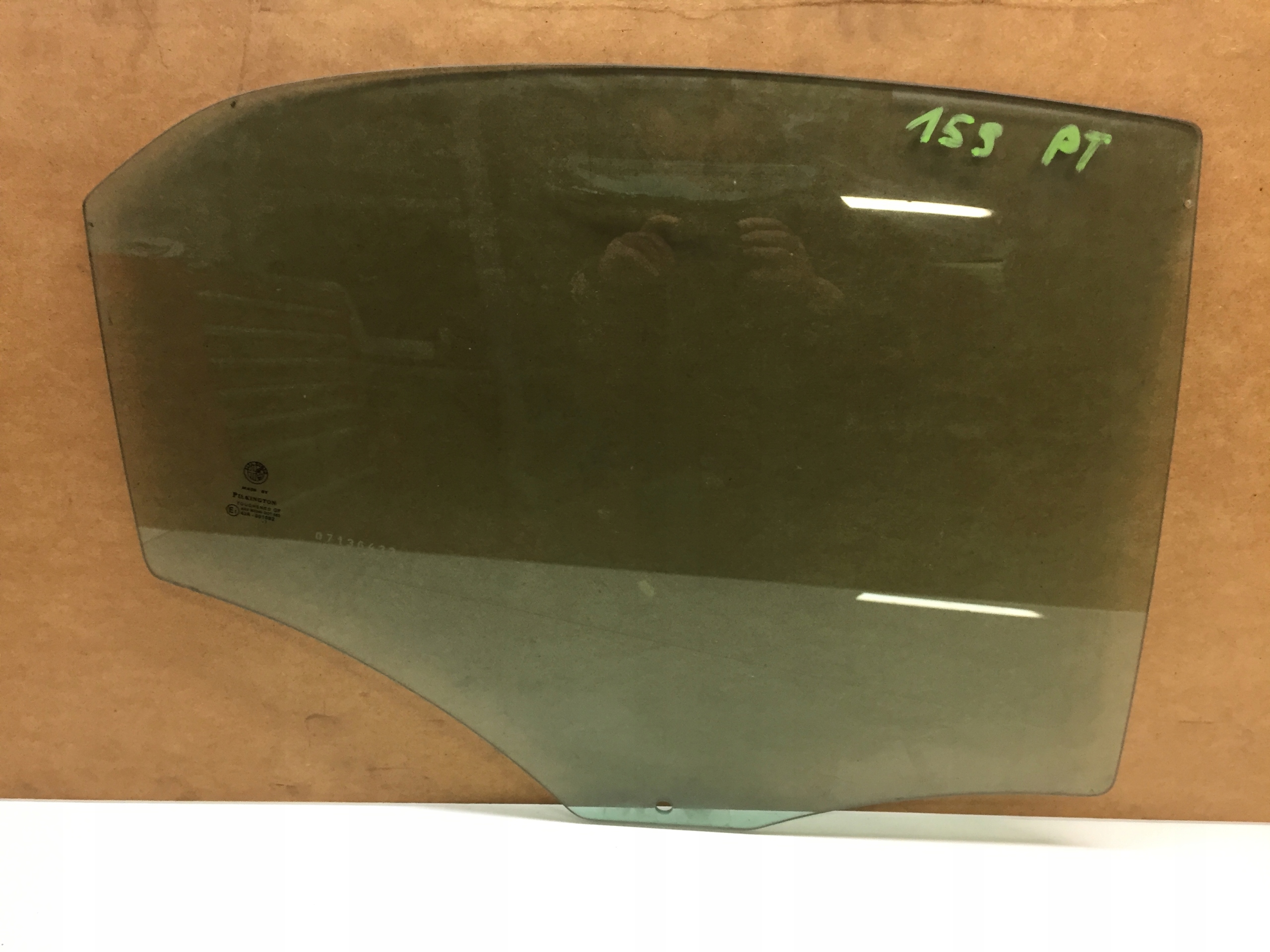 43R-001582 - ALFA ROMEO 159 СТЕКЛО ДВЕРИ ПРАВЫЙ ЗАДНИЙ 07R СЕДАН