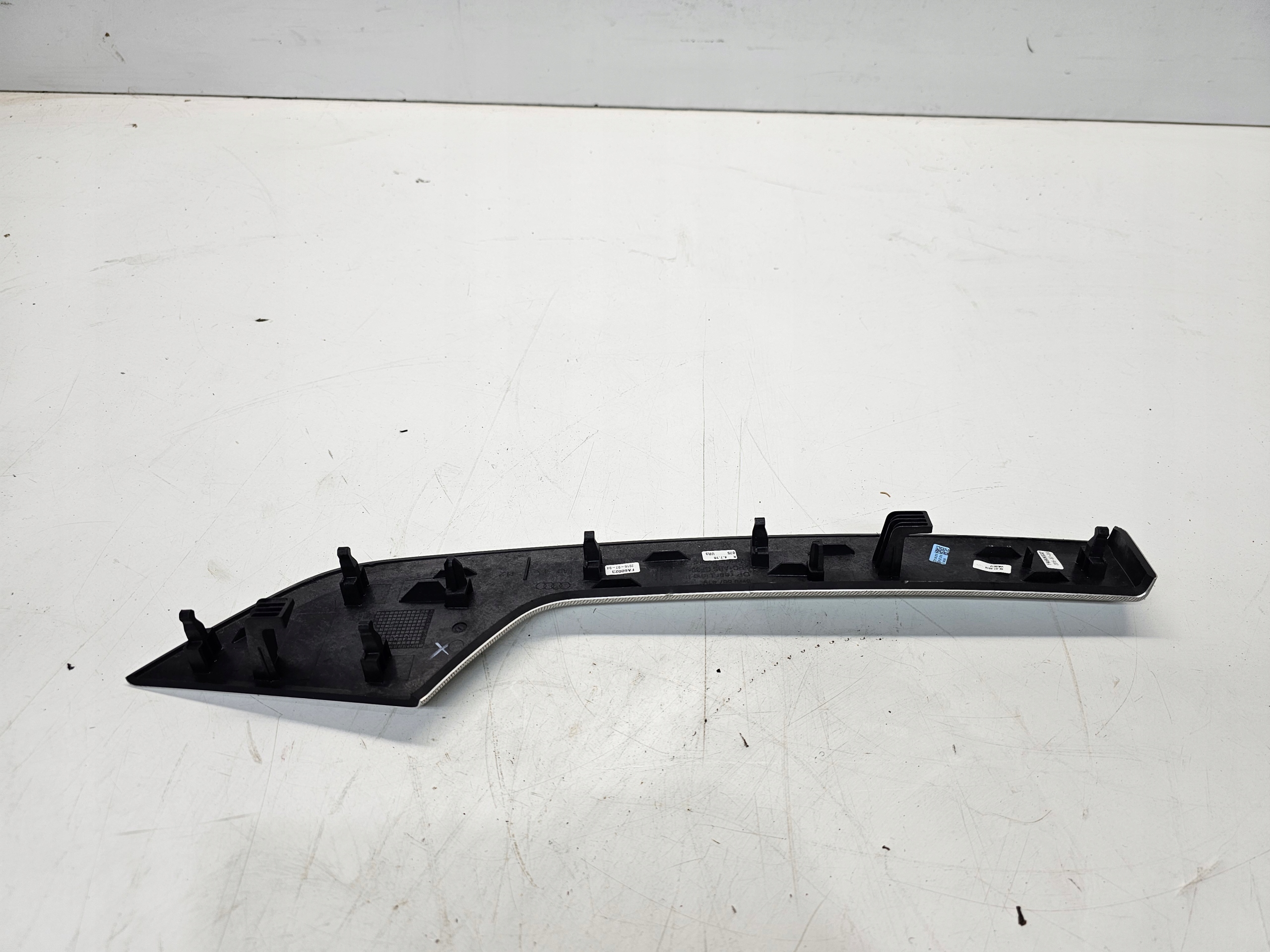 DEKOR moulding door left rear part AUDI A4 B9 8W0867419