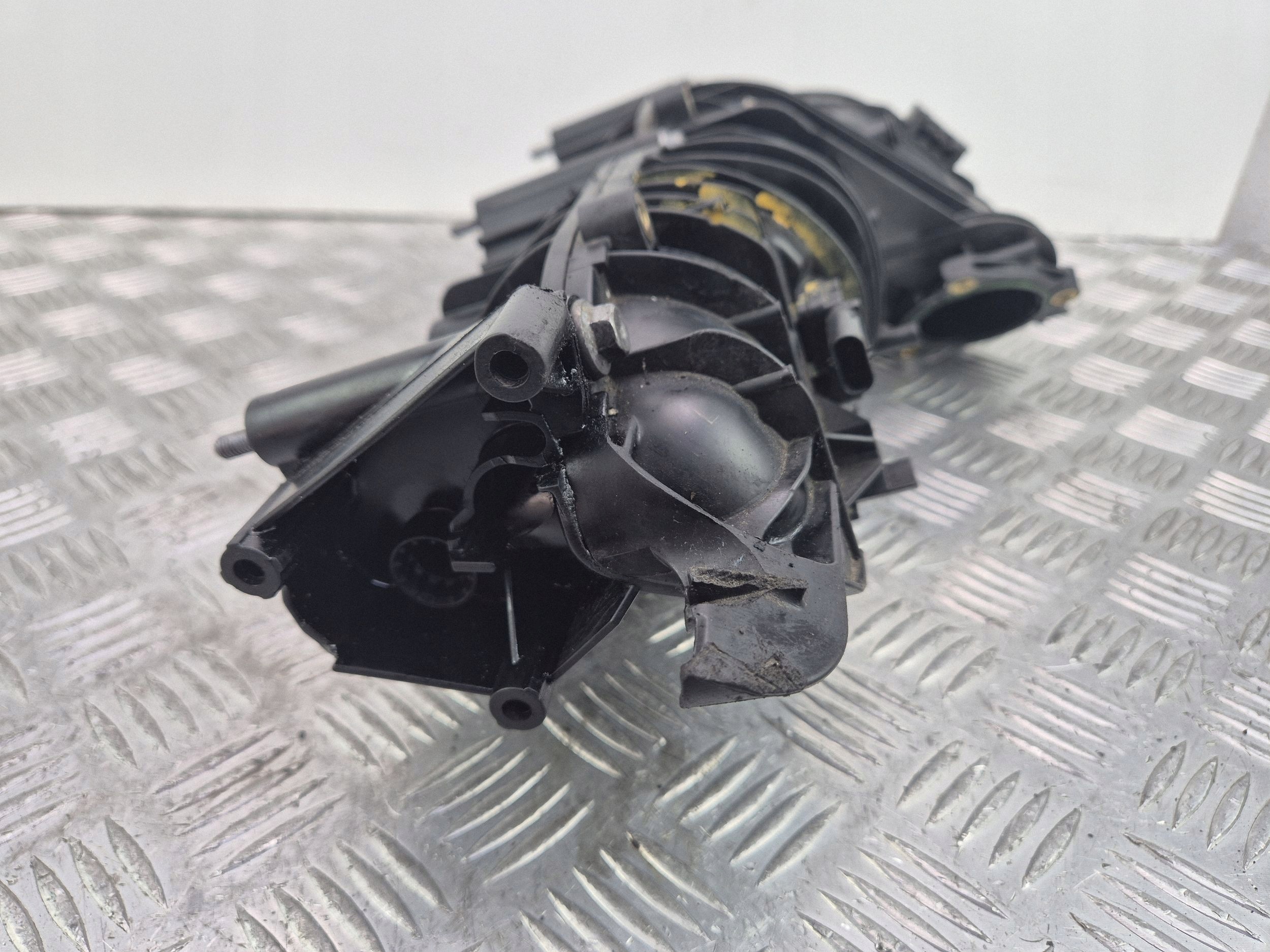 BMW 3 E90 E91 318d intake manifold 7798885 N47D20A
