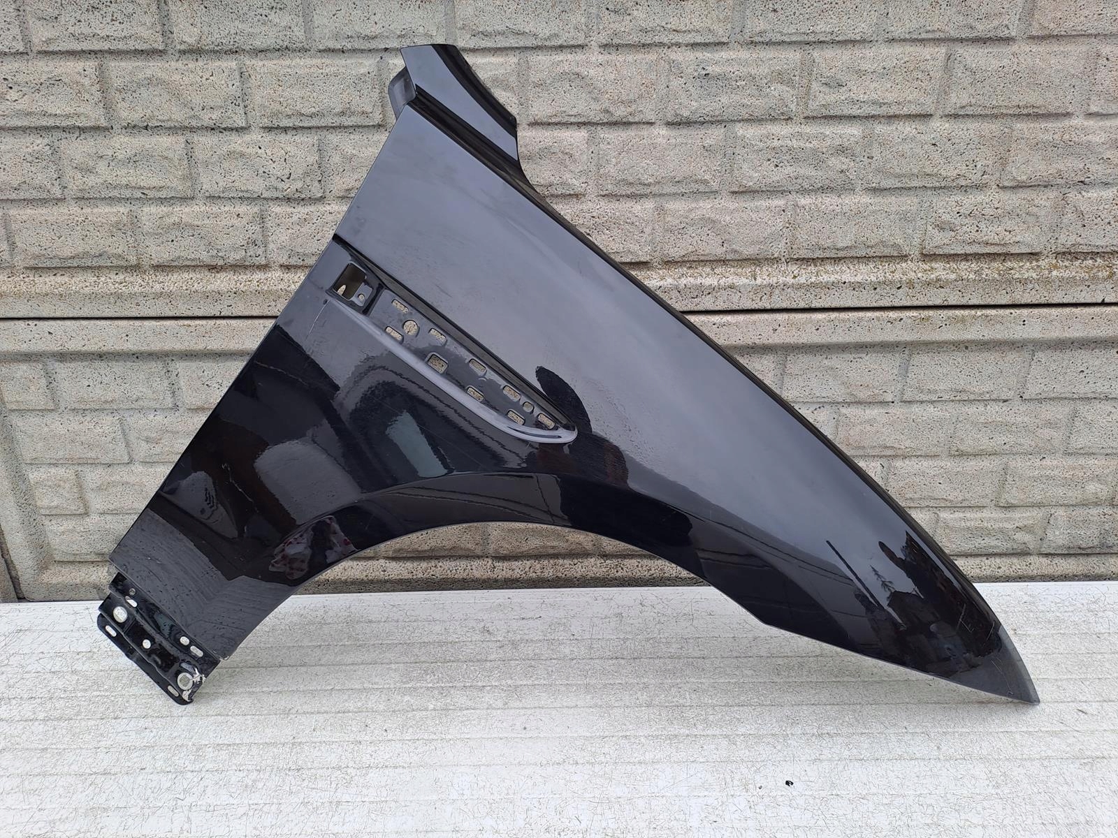 JAGUAR F-PACE FPACE КРИЛО ПРАВИЙ ПЕРЕДНІЙ