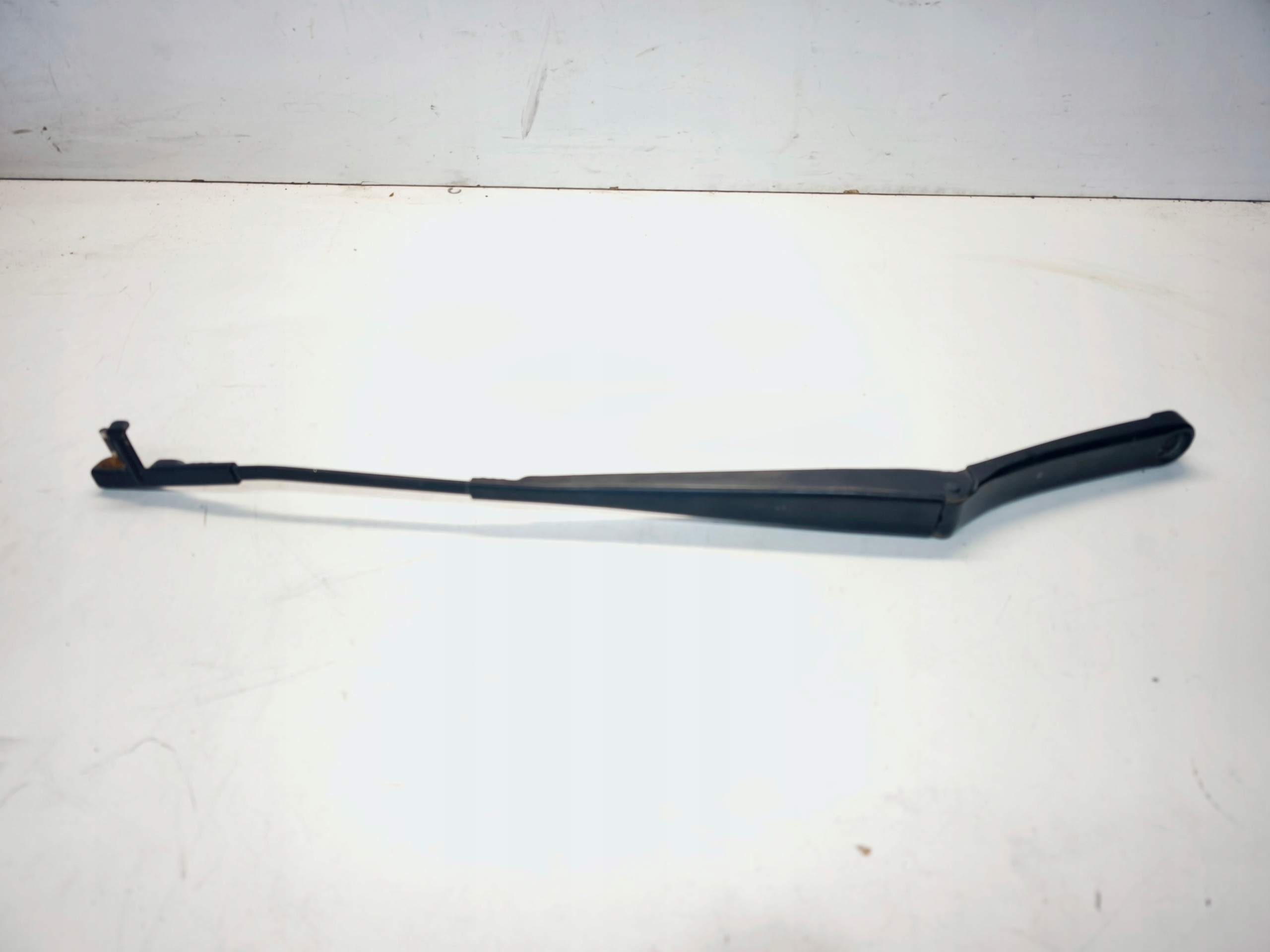 wiper arm left front AUDI A3 8P 8P1955409B