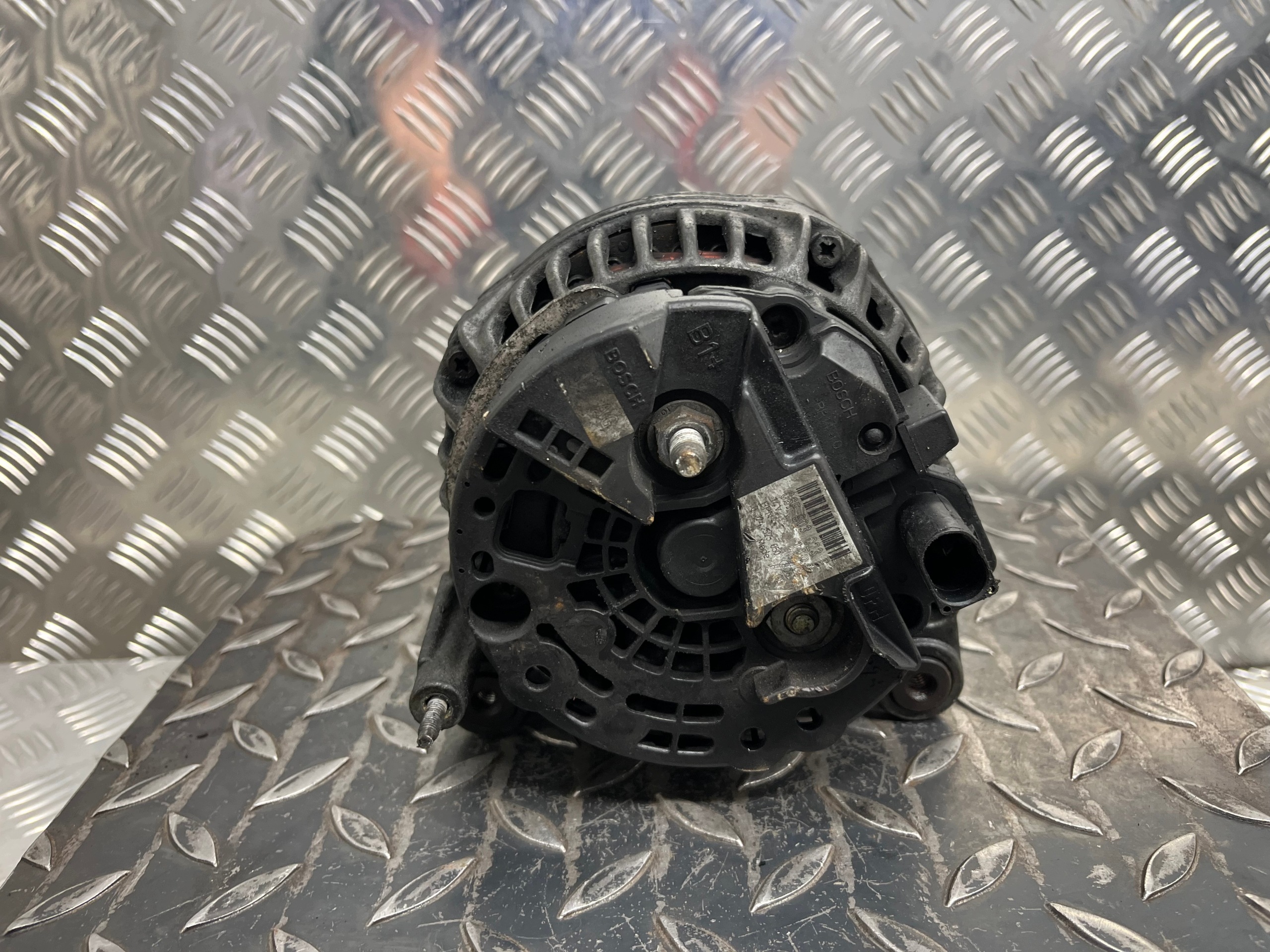 alternator VOLKSWAGEN GOLF 6 06F903023E