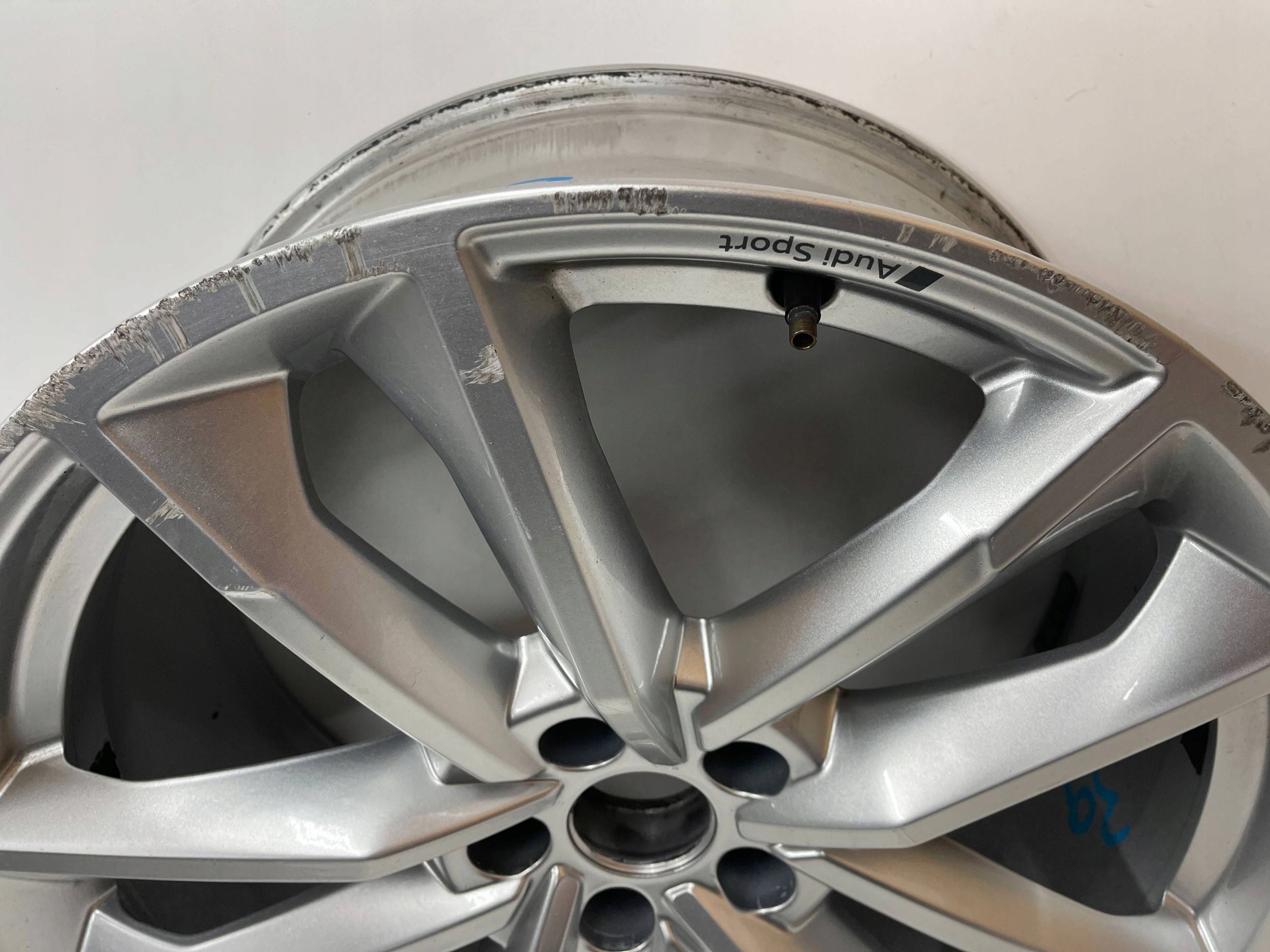 disk hliníkový 20'' Audi A7 A6 C8 4K8 8,5J ET30 4K8601025M