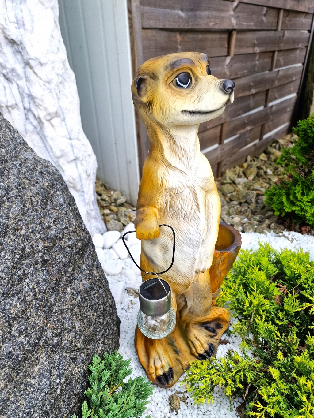 FIGURKA OGRODOWA - SURYKATKA Z DONICZKĄ Kod producenta A292