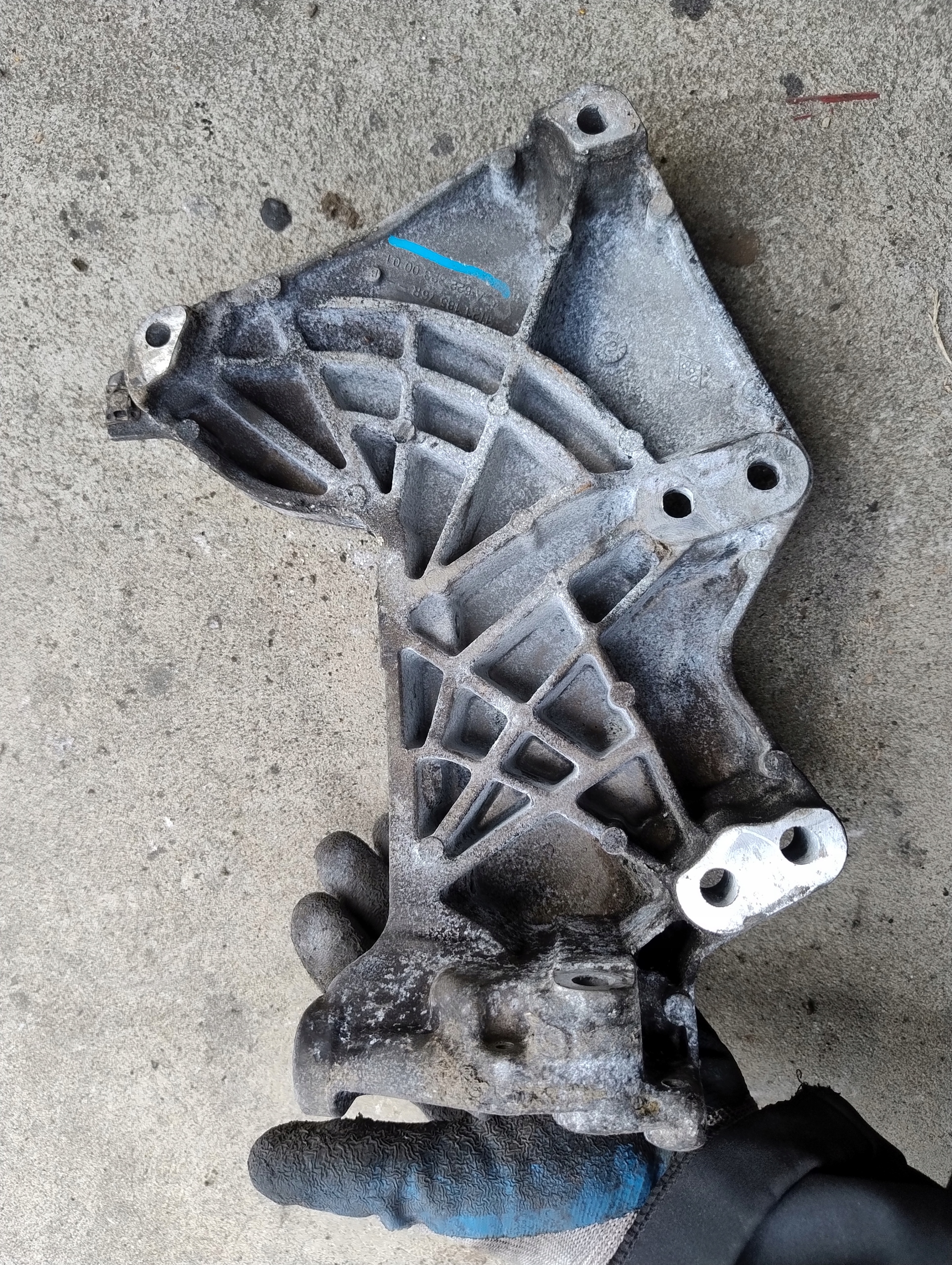 engine mount OPEL VIVARO B TRAFIC III 1.6D 112318576R A622223000