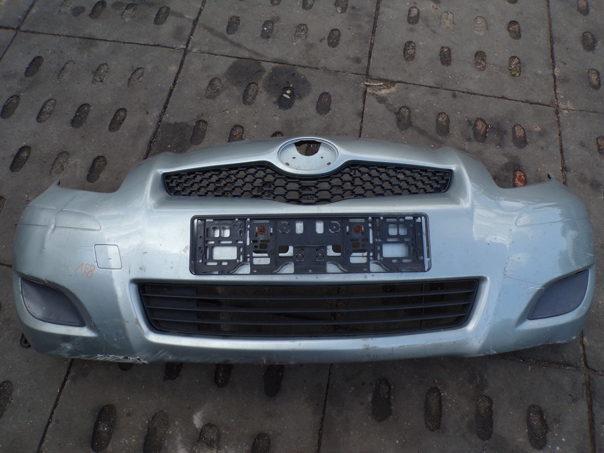 front bumper front TOYOTA YARIS 2 II LIFT colour 1F8