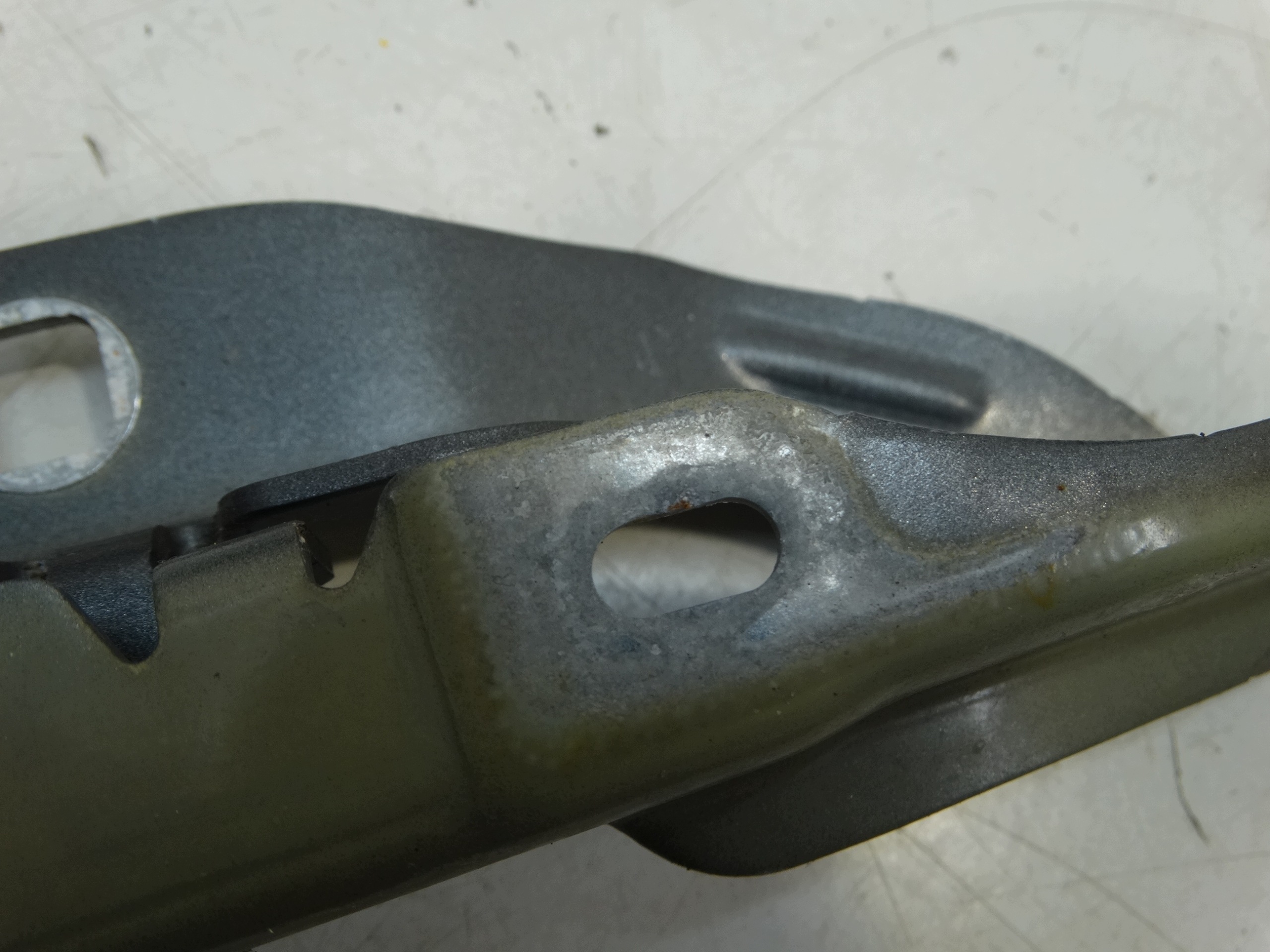 bonnet hinges left+right front CITROEN C4 CACTUS 9801113880,9801113980 KTPD