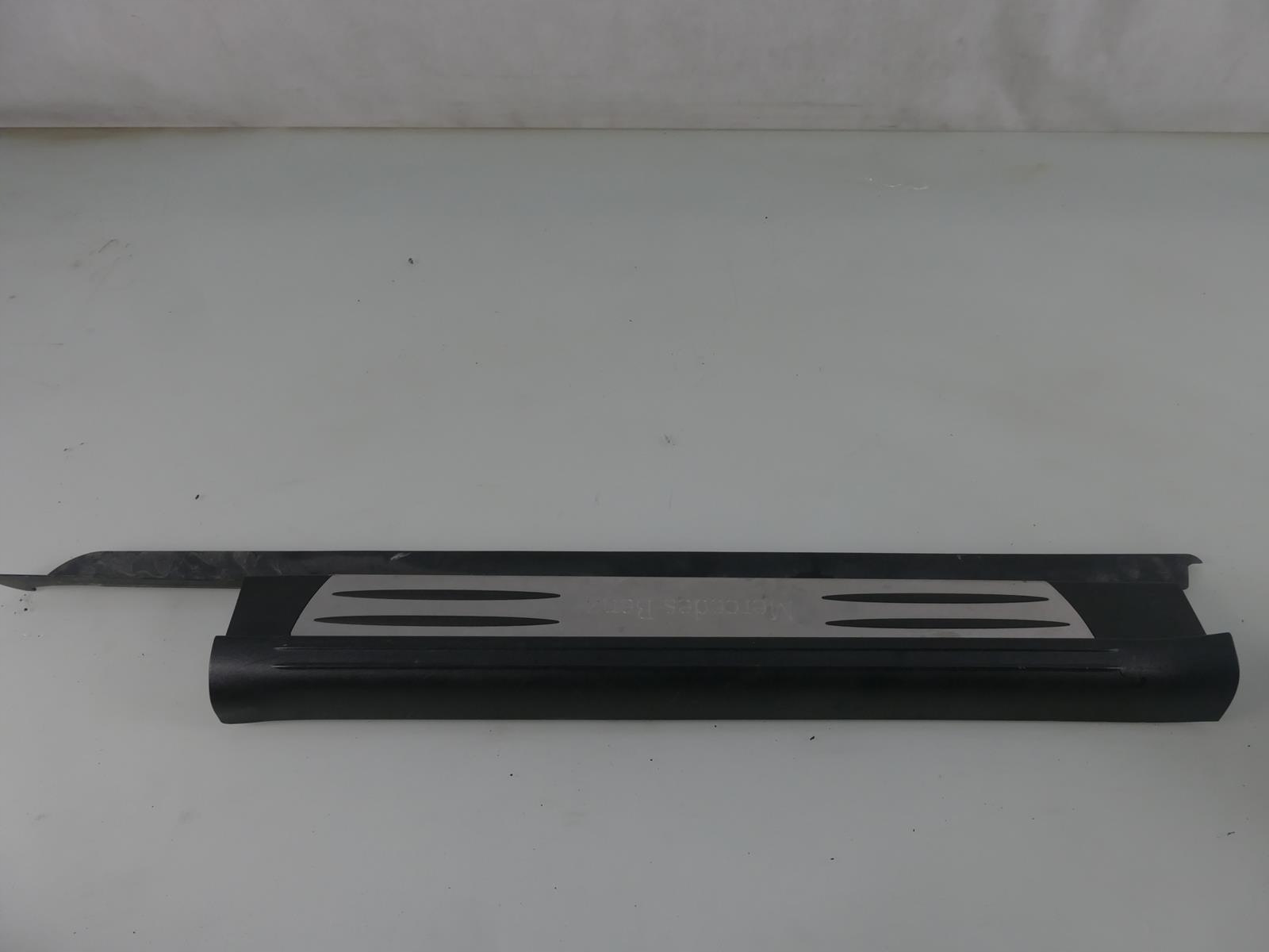 MERCEDES SLK R171 moulding threshold cap of the threshold right